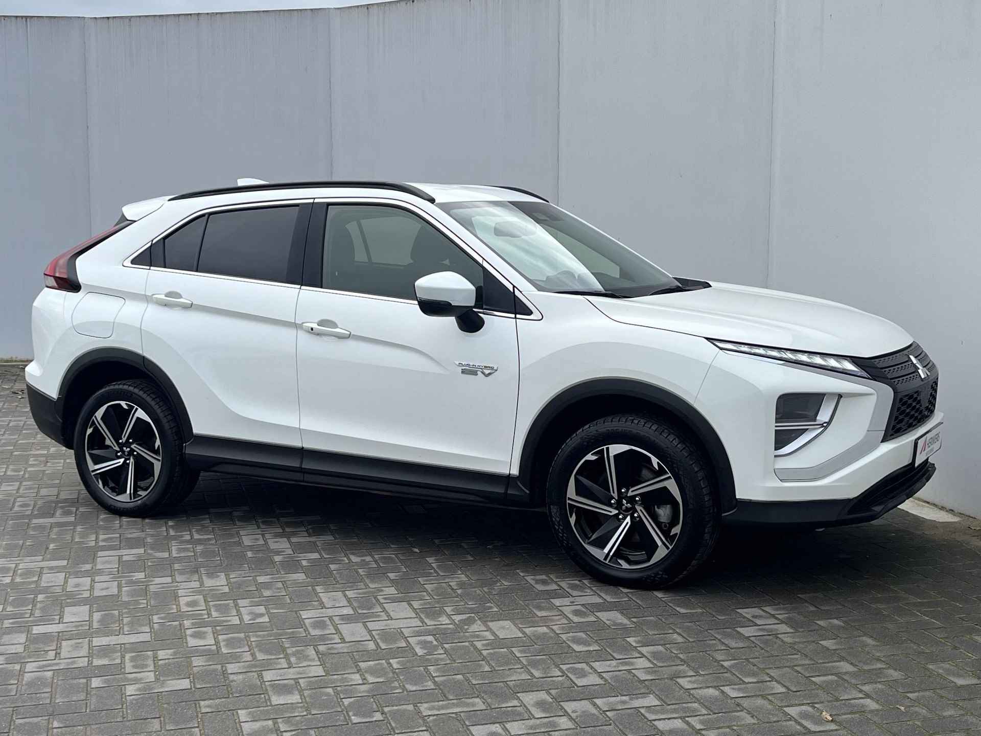 Mitsubishi Eclipse Cross 2.4 PHEV Intense S-AWC 4WD Automaat / 1.500 kg trekgewicht / Navigatie via Apple Carplay of Android Auto / Achteruitrijcamera - 22/50