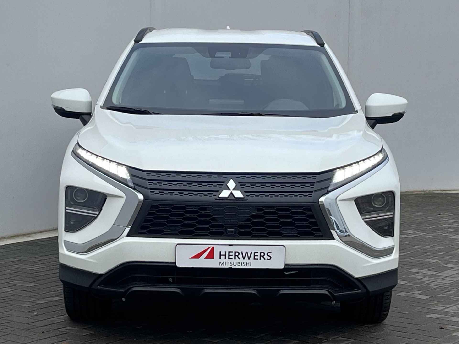 Mitsubishi Eclipse Cross 2.4 PHEV Intense S-AWC 4WD Automaat / 1.500 kg trekgewicht / Navigatie via Apple Carplay of Android Auto / Achteruitrijcamera - 23/50