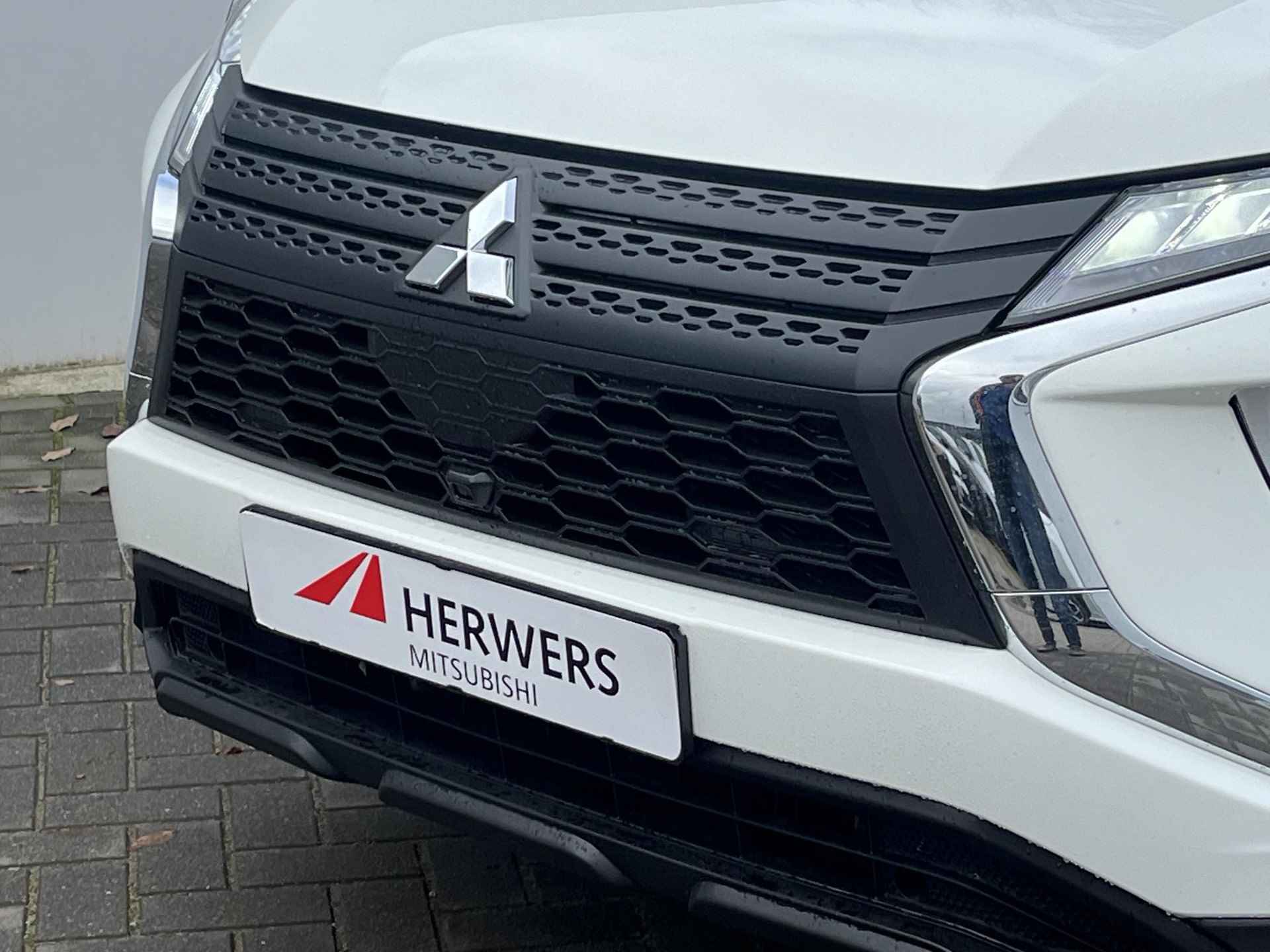 Mitsubishi Eclipse Cross 2.4 PHEV Intense S-AWC 4WD Automaat / 1.500 kg trekgewicht / Navigatie via Apple Carplay of Android Auto / Achteruitrijcamera - 39/50