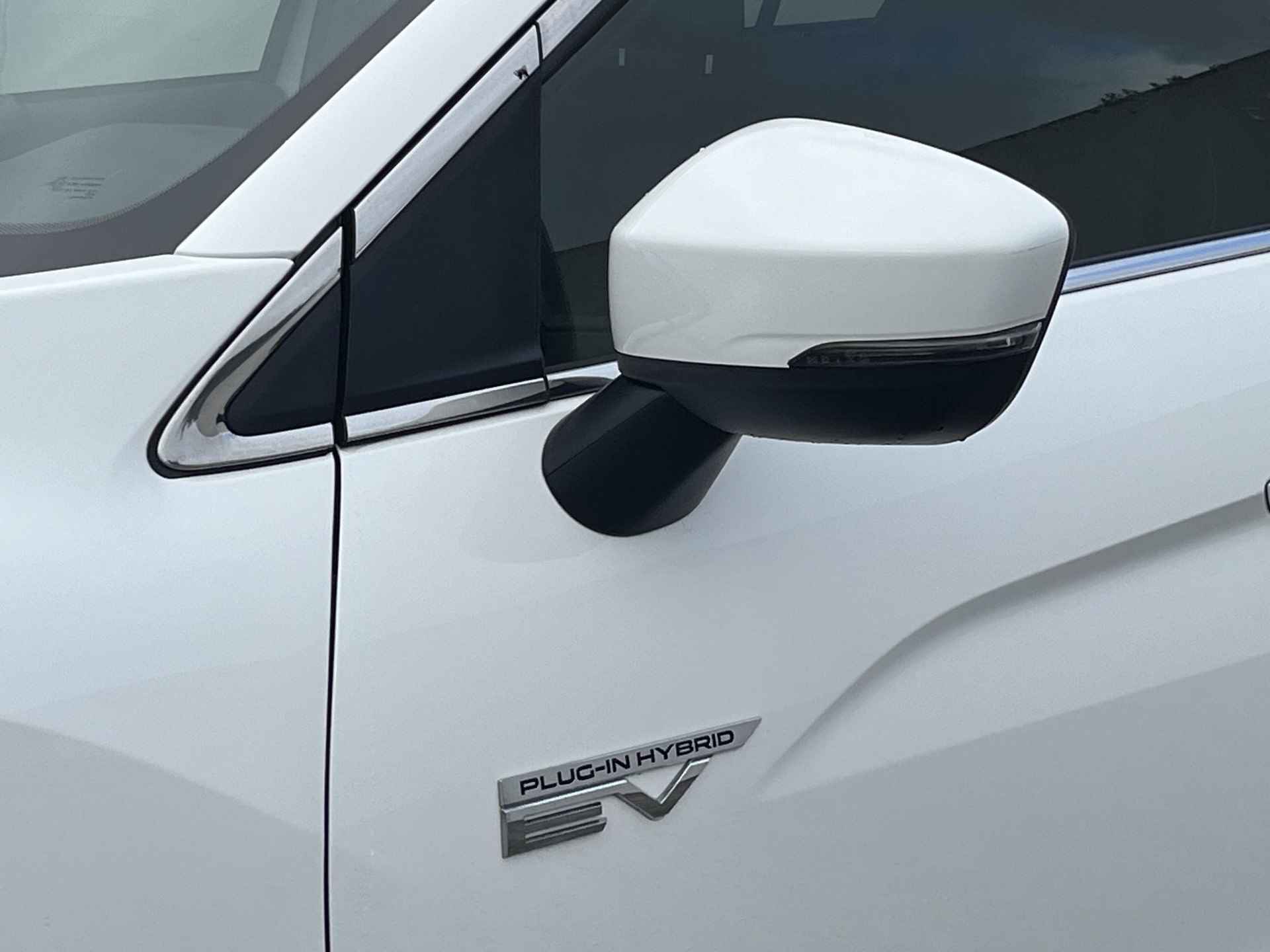 Mitsubishi Eclipse Cross 2.4 PHEV Intense S-AWC 4WD Automaat / 1.500 kg trekgewicht / Navigatie via Apple Carplay of Android Auto / Achteruitrijcamera - 42/50