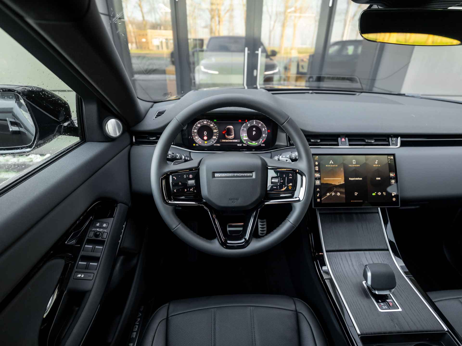 Land Rover Range Rover Evoque 1.5 P270e PHEV Dynamic SE Edition | Configurable Dynamics | PIXEL-LED | Meridian Surround | Cold Climate Pack - 31/56