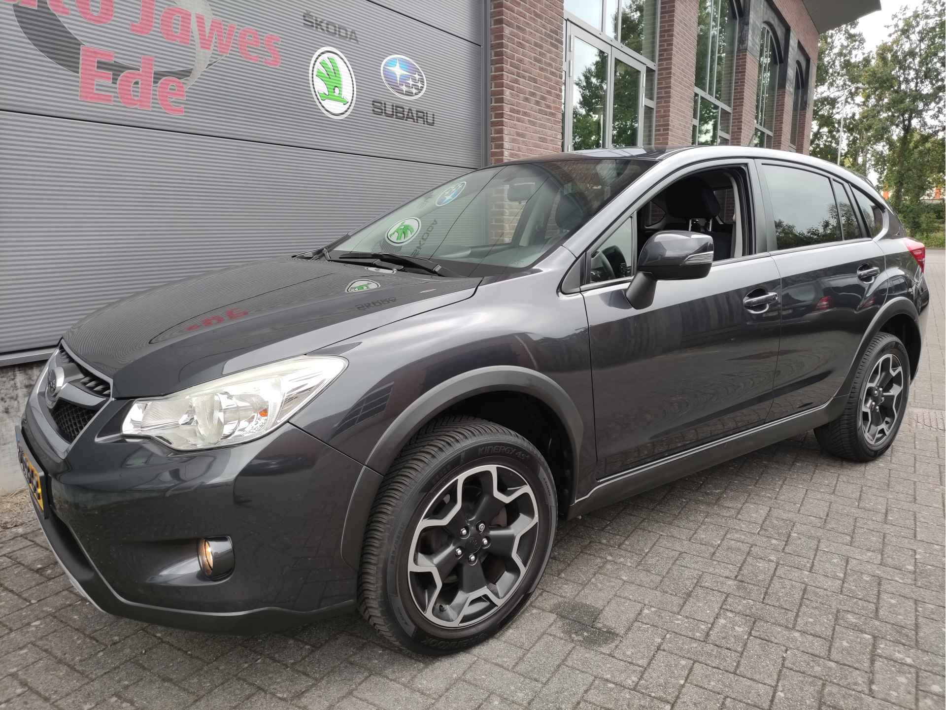 Subaru XV 2.0i Luxury AWD Afn.trekhaak - Allseason banden - Pioneer Navigatie - Achteruitrijcamera - Stoelverwarming - 4/33