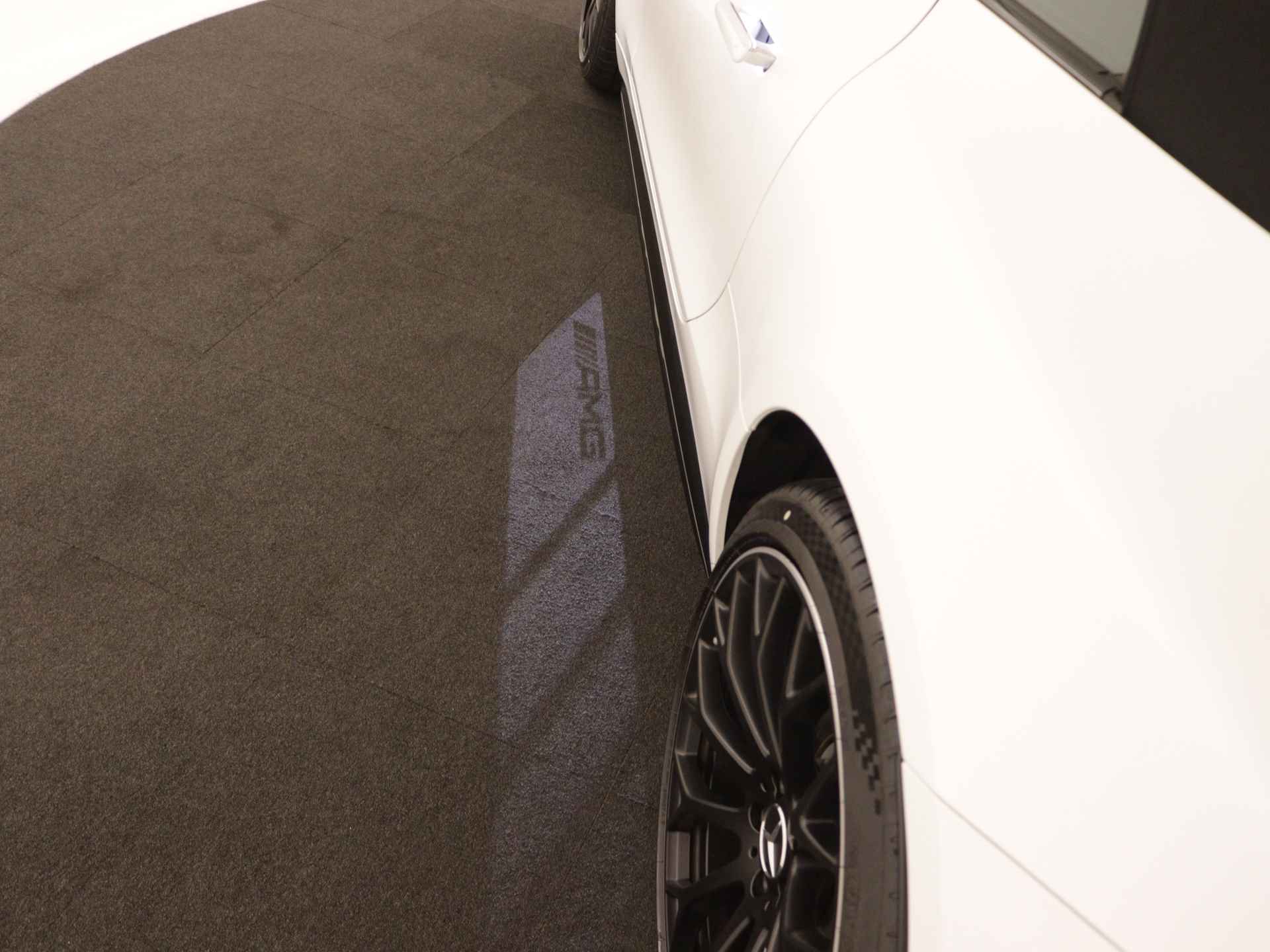 Mercedes-Benz SL-Klasse Roadster 43 | Premium Plus pakket | 21" lichtmetalen AMG-velgen met Y-design, zwart | AMG Nightpakket | ENERGIZING-pakket plus | Burmester Surround Sound systeem | Parkeerpakket met achteruitrijcamera | - 35/44