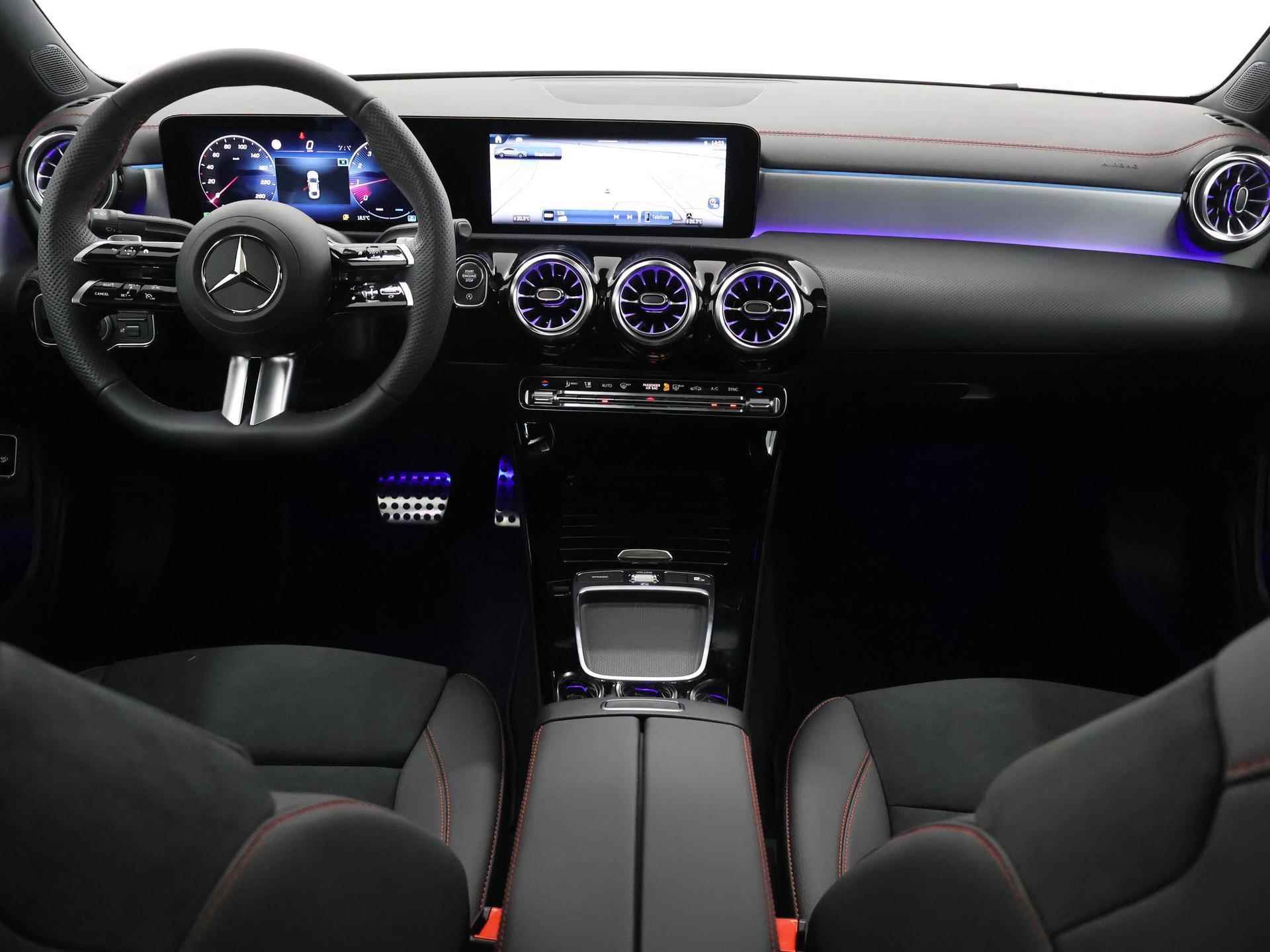 Mercedes-Benz CLA-klasse 180 AMG Line | Night Pakket | Panoramadak | Sfeerverlichting | Stoelverwarming | Parkeercamera | - 5/33