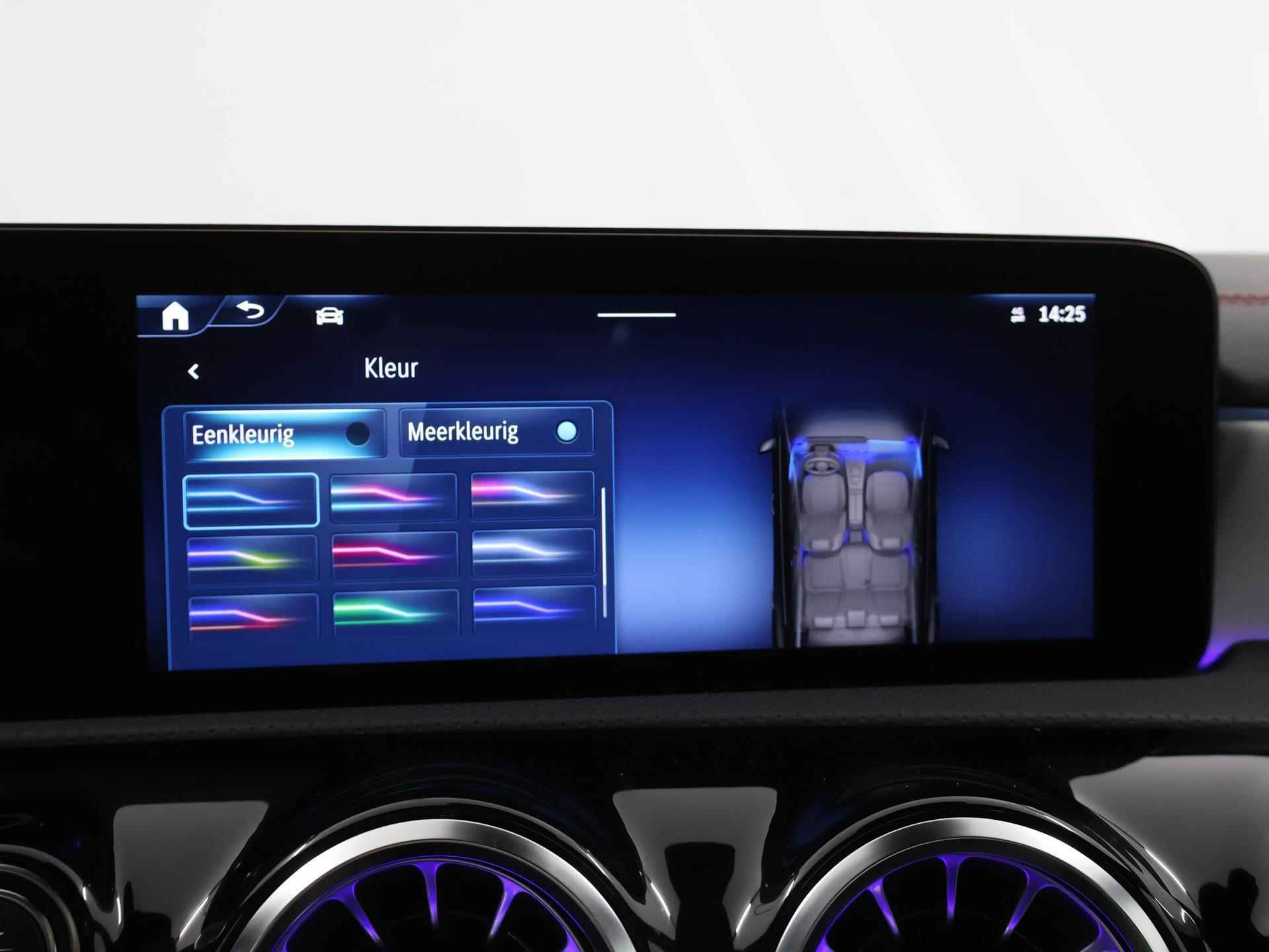 Mercedes-Benz CLA-klasse 180 AMG Line | Night Pakket | Panoramadak | Sfeerverlichting | Stoelverwarming | Parkeercamera | - 9/33