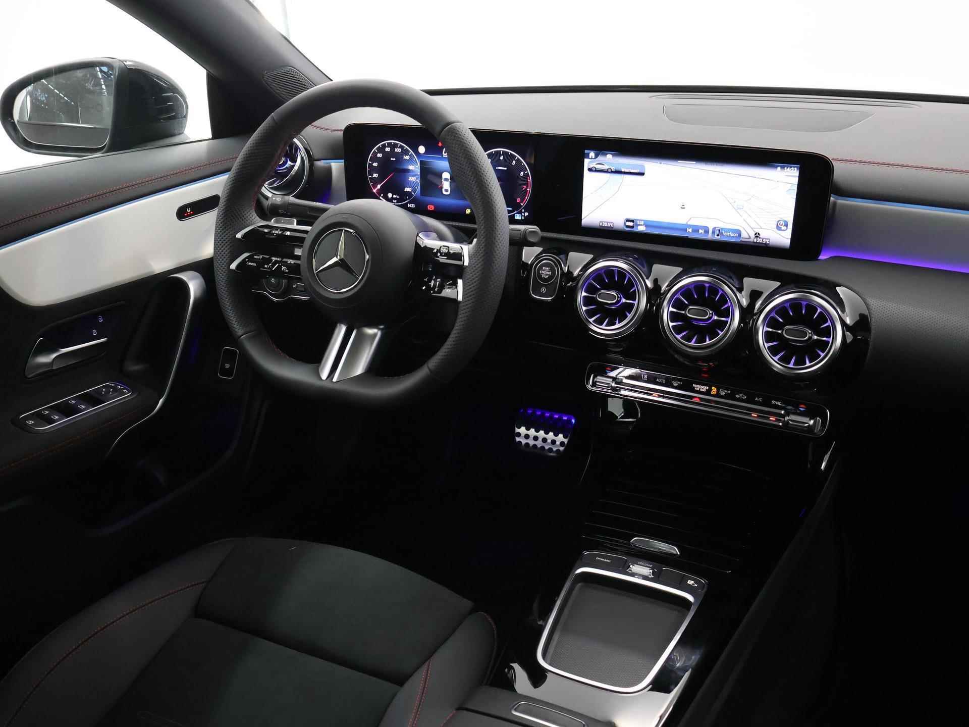 Mercedes-Benz CLA-klasse 180 AMG Line | Night Pakket | Panoramadak | Sfeerverlichting | Stoelverwarming | Parkeercamera | - 18/33