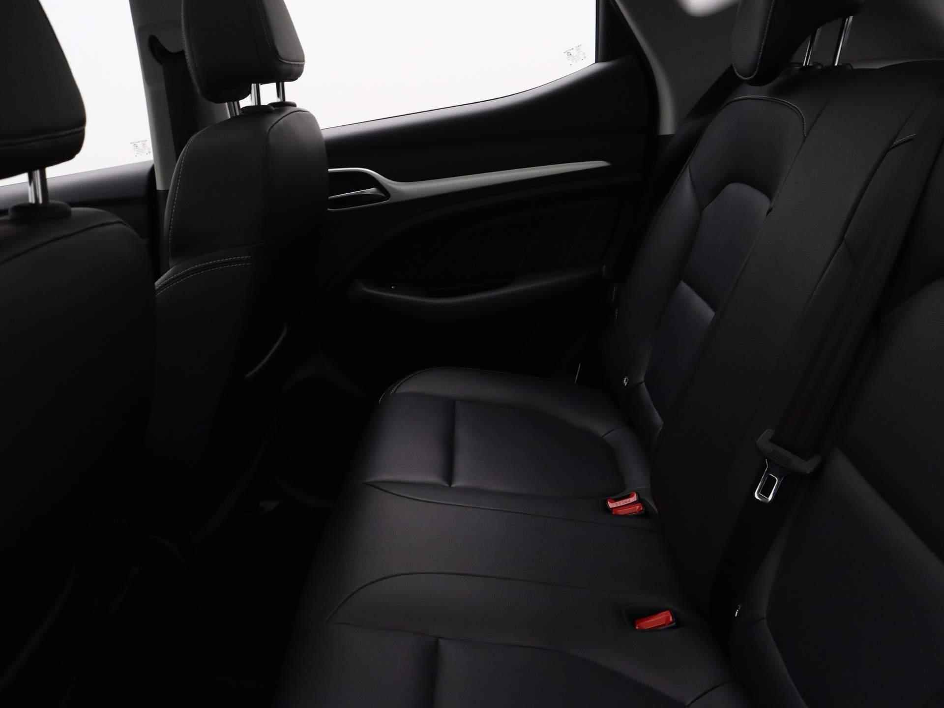 MG ZS EV Luxury 45 kWh | Navigatie | Leder | Panoramadak | Camera - 12/26
