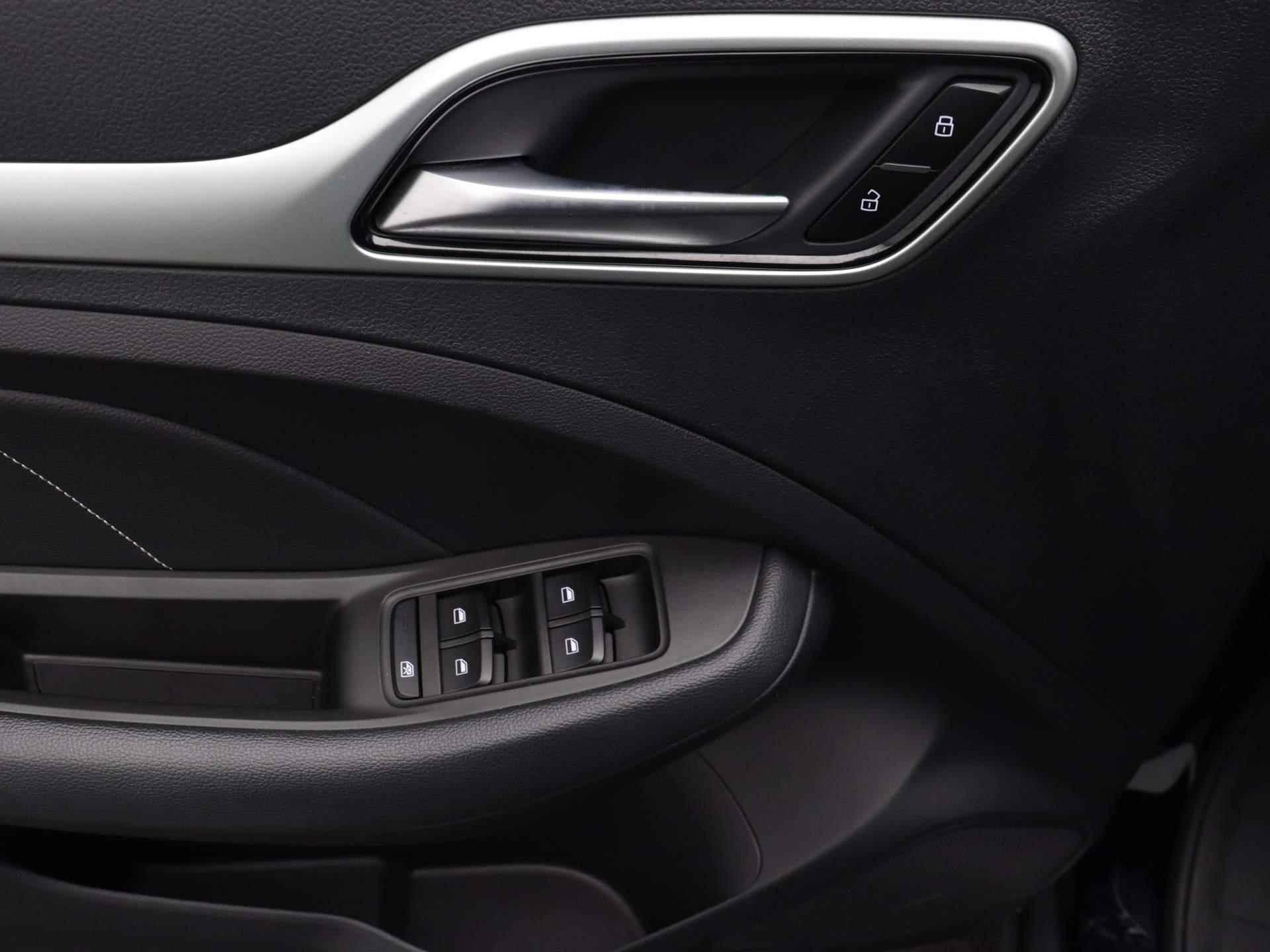 MG ZS EV Luxury 45 kWh | Navigatie | Leder | Panoramadak | Camera - 20/26