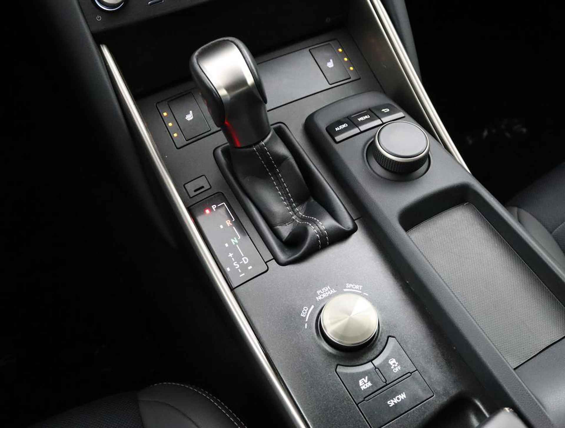 Lexus IS 300h Hybrid Business Line | Adaptive Cruise Control | Lane Assist | Stoelverwarming - 24/50