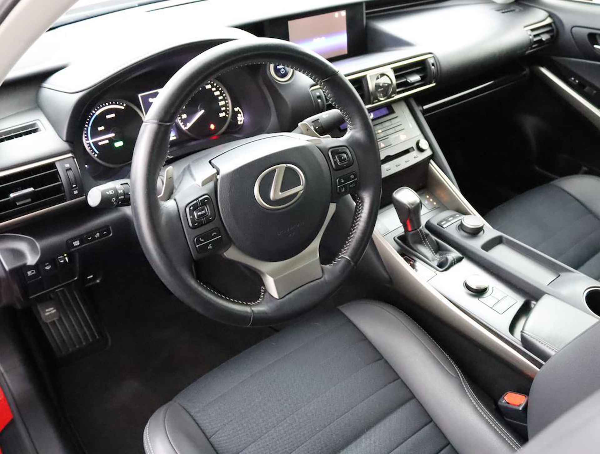 Lexus IS 300h Hybrid Business Line | Adaptive Cruise Control | Lane Assist | Stoelverwarming - 42/50