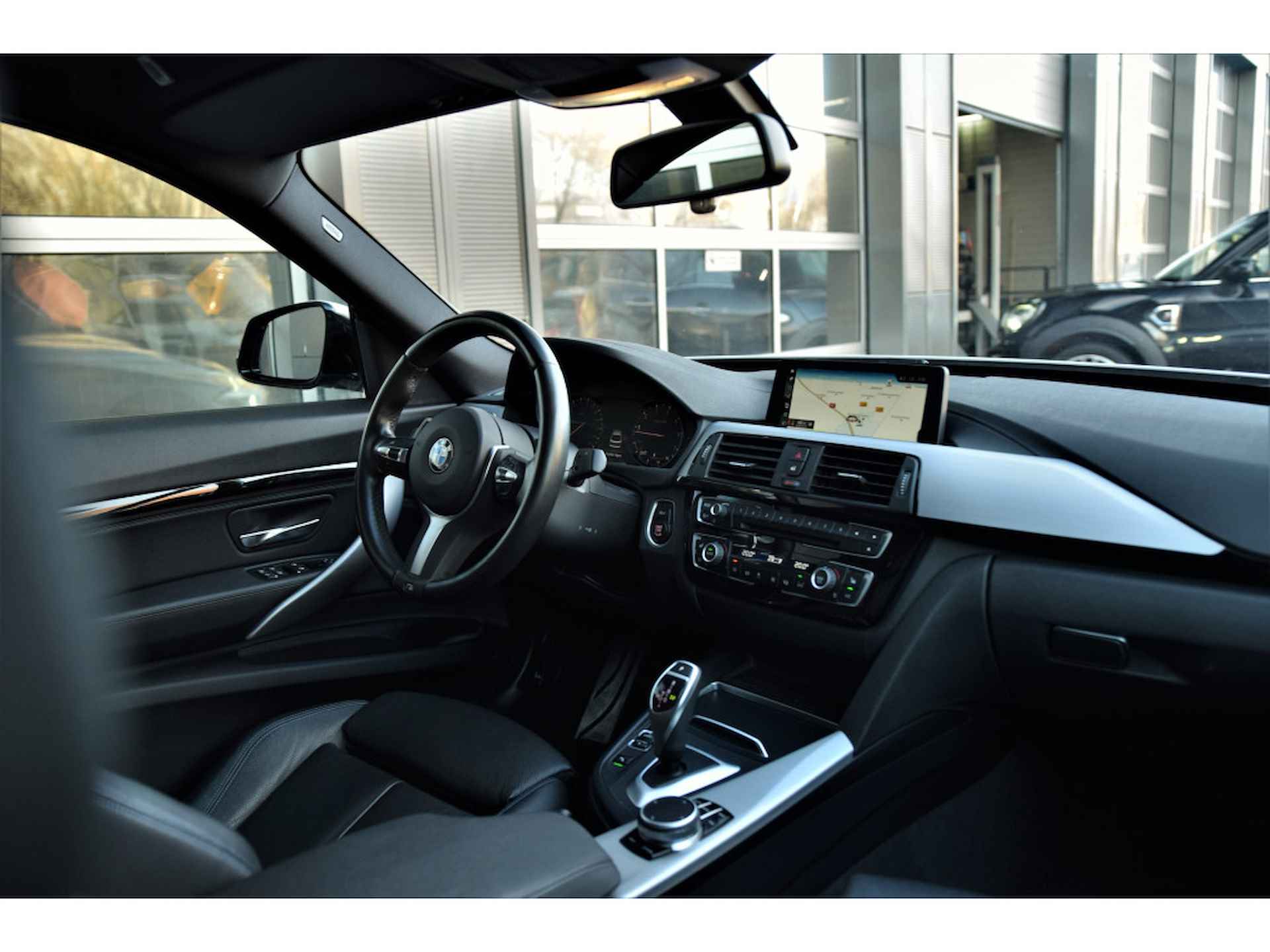 BMW 3-serie Gran Turismo 320i High Executive Automaat / Sportstoelen / LED / M Sportonderstel / Navigatie Professional / Stoelverwarming - 4/31