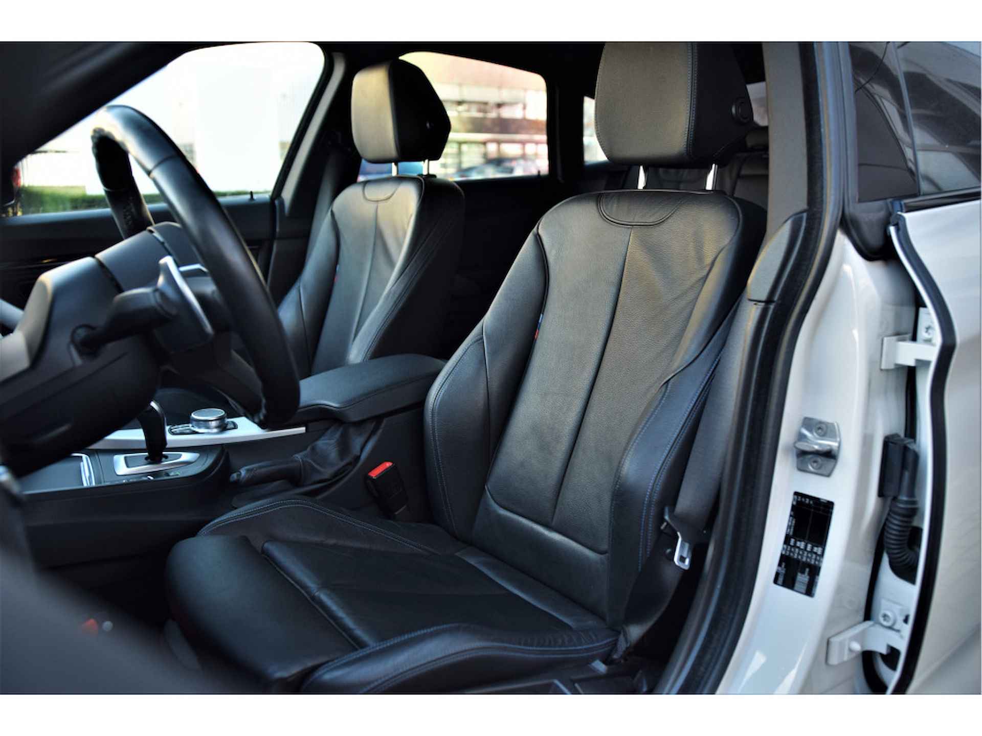 BMW 3-serie Gran Turismo 320i High Executive Automaat / Sportstoelen / LED / M Sportonderstel / Navigatie Professional / Stoelverwarming - 5/31