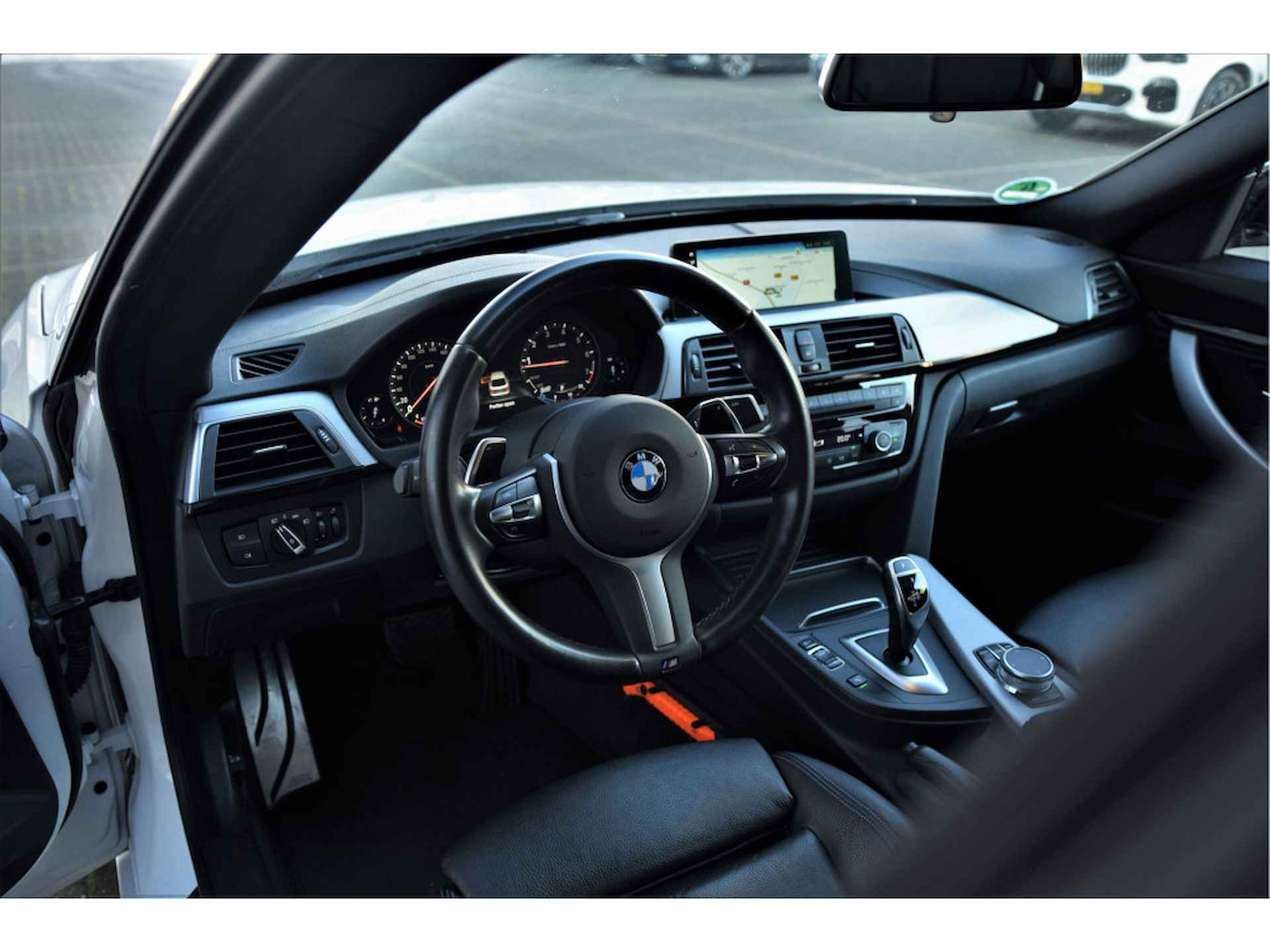 BMW 3-serie Gran Turismo 320i High Executive Automaat / Sportstoelen / LED / M Sportonderstel / Navigatie Professional / Stoelverwarming - 11/31