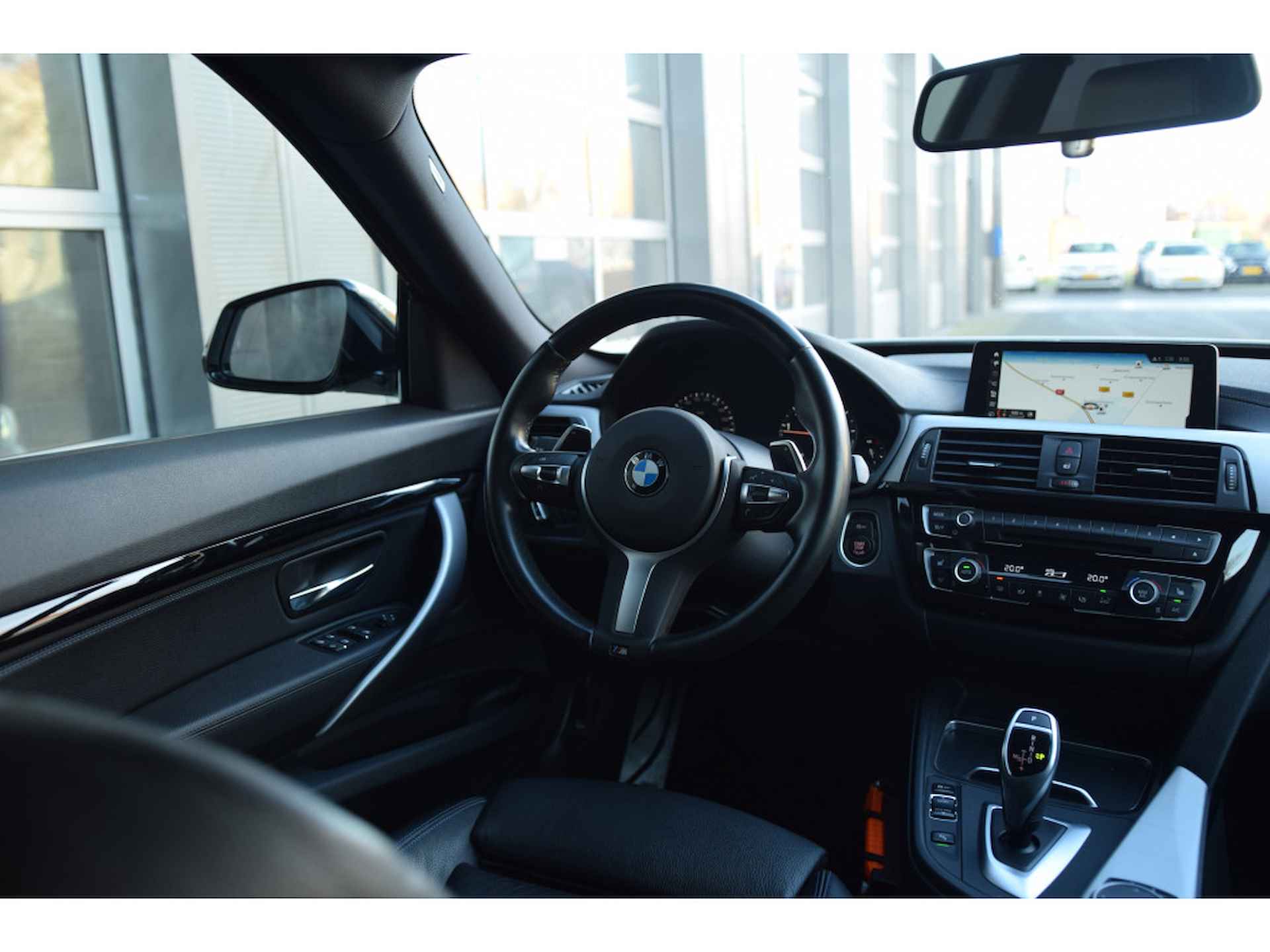 BMW 3-serie Gran Turismo 320i High Executive Automaat / Sportstoelen / LED / M Sportonderstel / Navigatie Professional / Stoelverwarming - 16/31