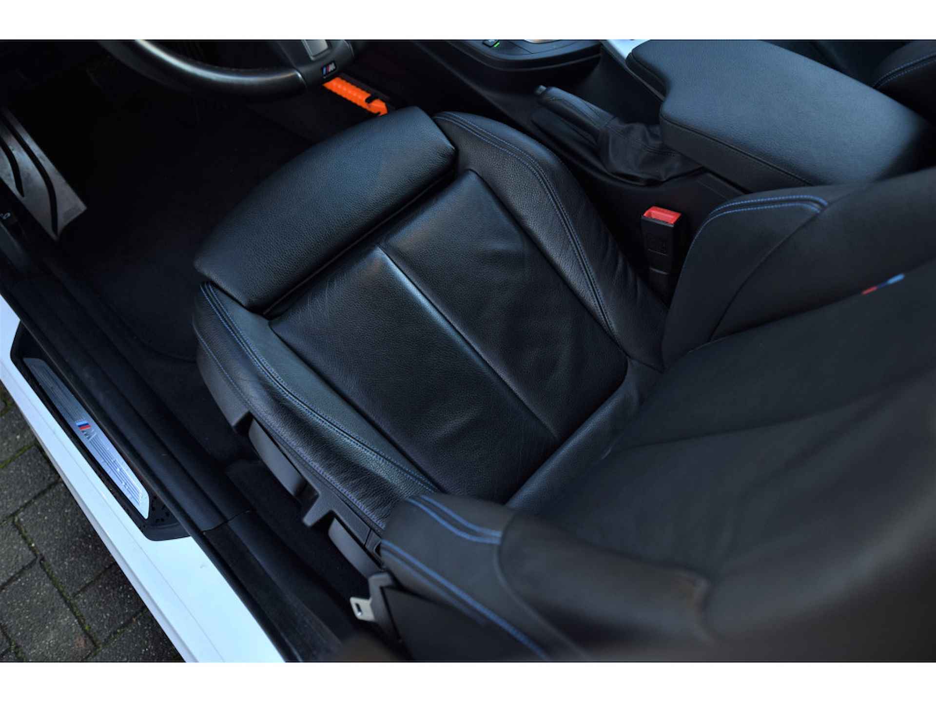 BMW 3-serie Gran Turismo 320i High Executive Automaat / Sportstoelen / LED / M Sportonderstel / Navigatie Professional / Stoelverwarming - 26/31