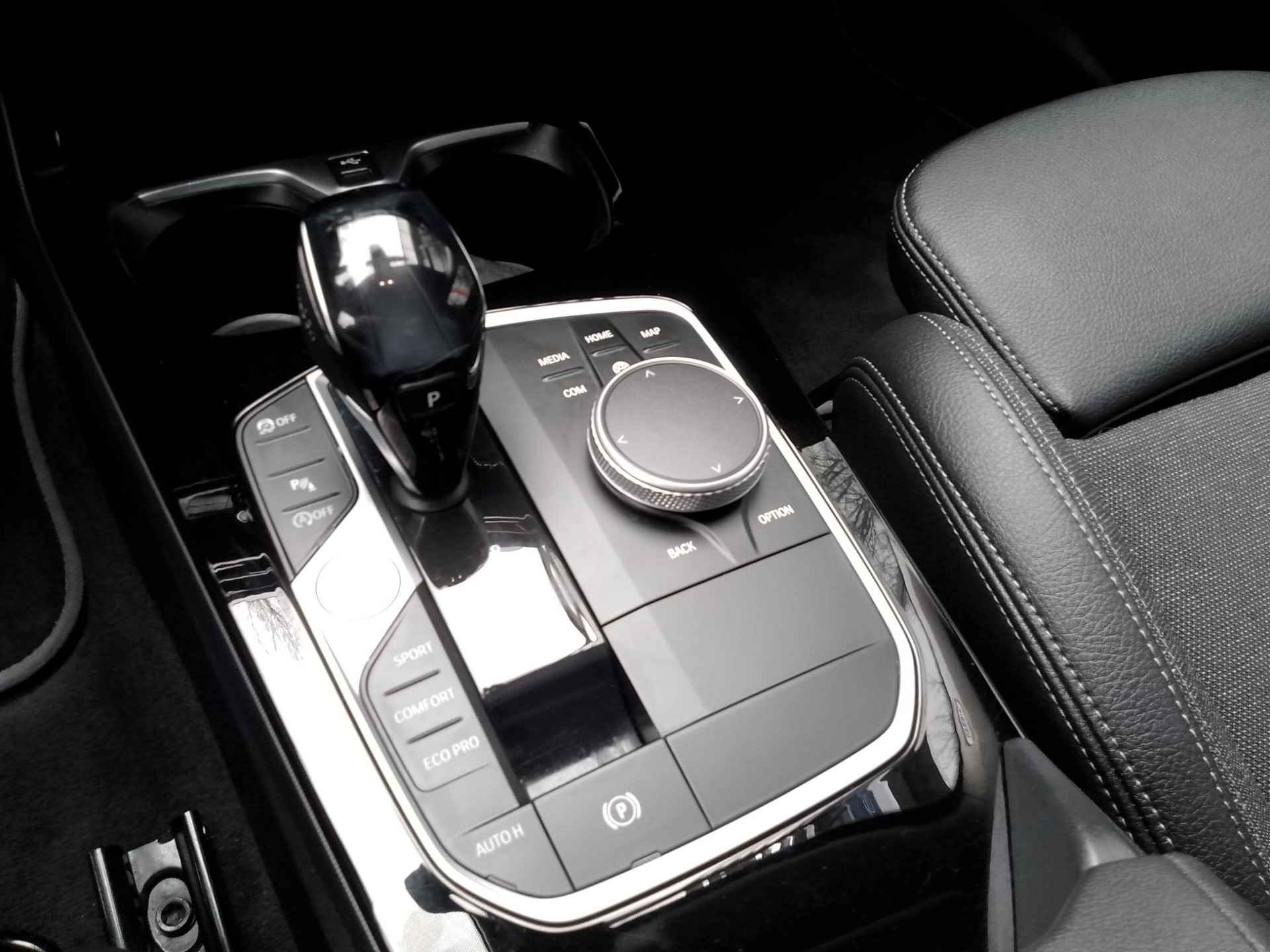 BMW 1-serie 118i Executive Edition AUTOMAAT | LED | Navigatie | Climate Control | LM Velgen | PDC | Cruise Control - 20/26