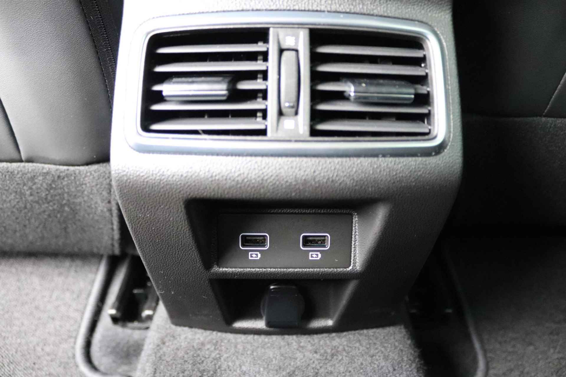Renault Mégane 1.3 TCe 140 EDC Intens | Automaat | Navigatie 7" |  Apple Carplay | LED koplampen | Parkeersensoren | LMV 16" | All-Seasons | - 11/33