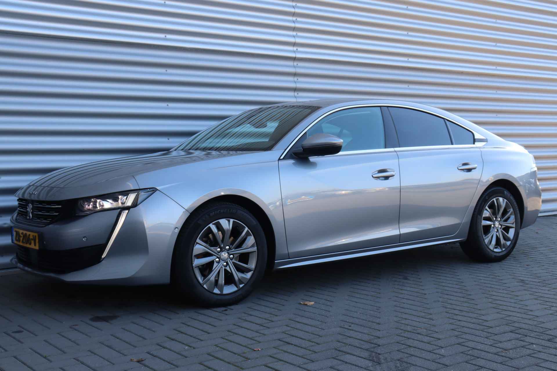 Peugeot 508 1.6 PURETECH 180PK ALLURE AUTOMAAT / NAVI / LEDER / CLIMA / PDC / ACC / 17" LMV / KEYLESS / CAMERA / FULL-LED / I-COCKPIT / ADAP - 6/39