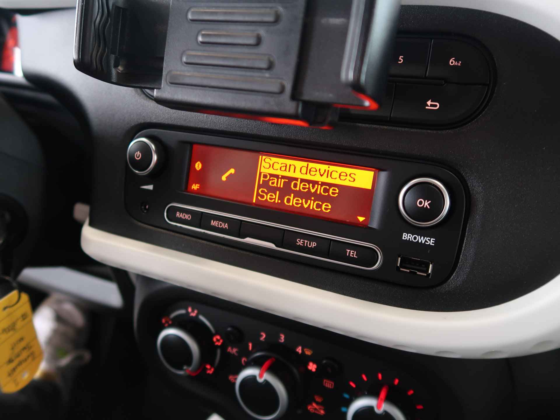 Renault Twingo 1.0 SCe Collection 5-drs. AIRCO/DAB/BLUETOOTH/LIMITER - 4/76