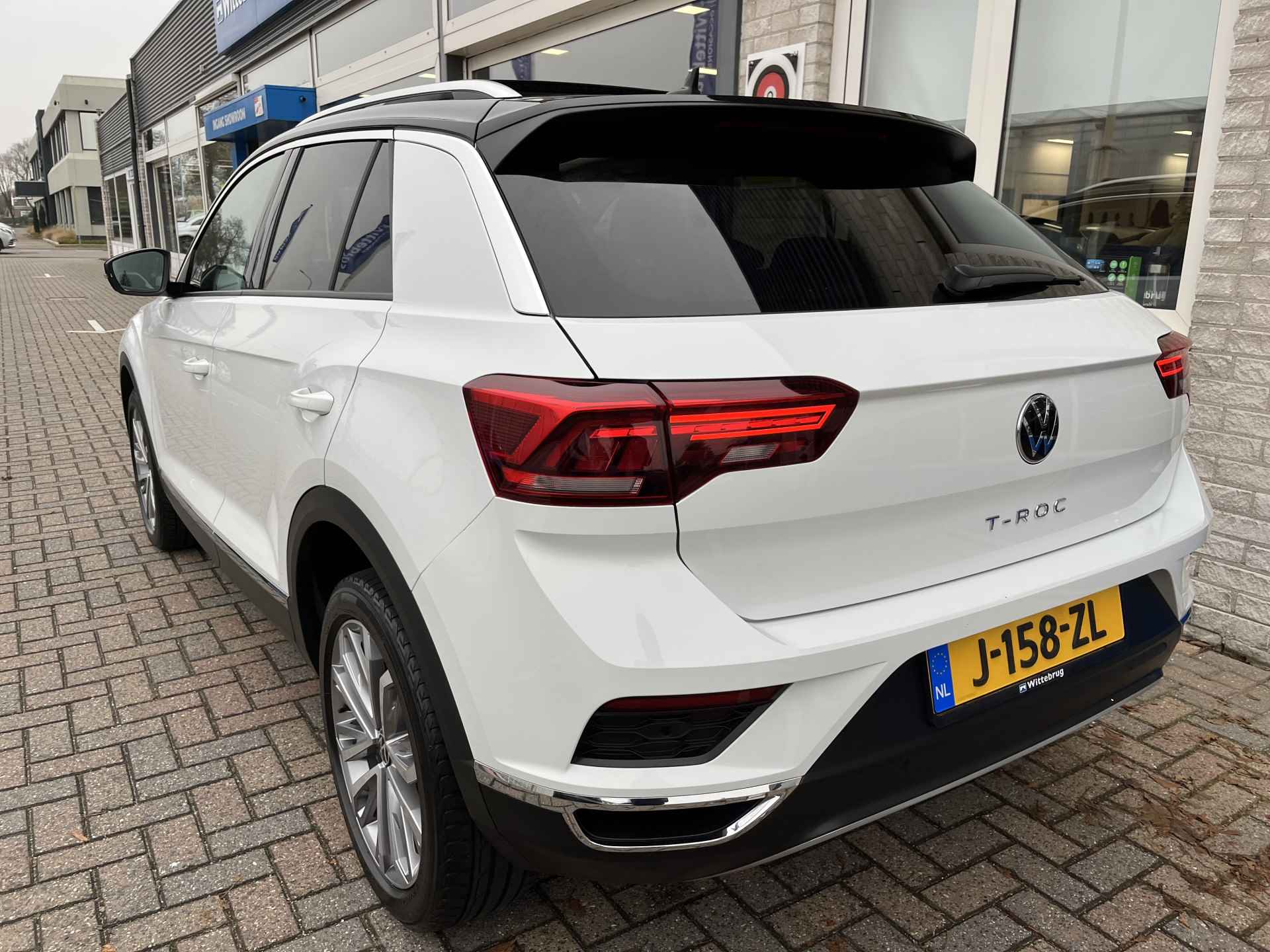 Volkswagen T-Roc 1.5 TSI Sport / AUTOMAAT/ PANO/ CAMERA/ PARK. SENSOREN/ LED/ STOEL VERWARM./ DIGITAL DASHBOARD/ ADAPT. CRUISE/ APP CONNECT/ NAVI/ CLIMA/ DAB/ 18" LMV - 6/42