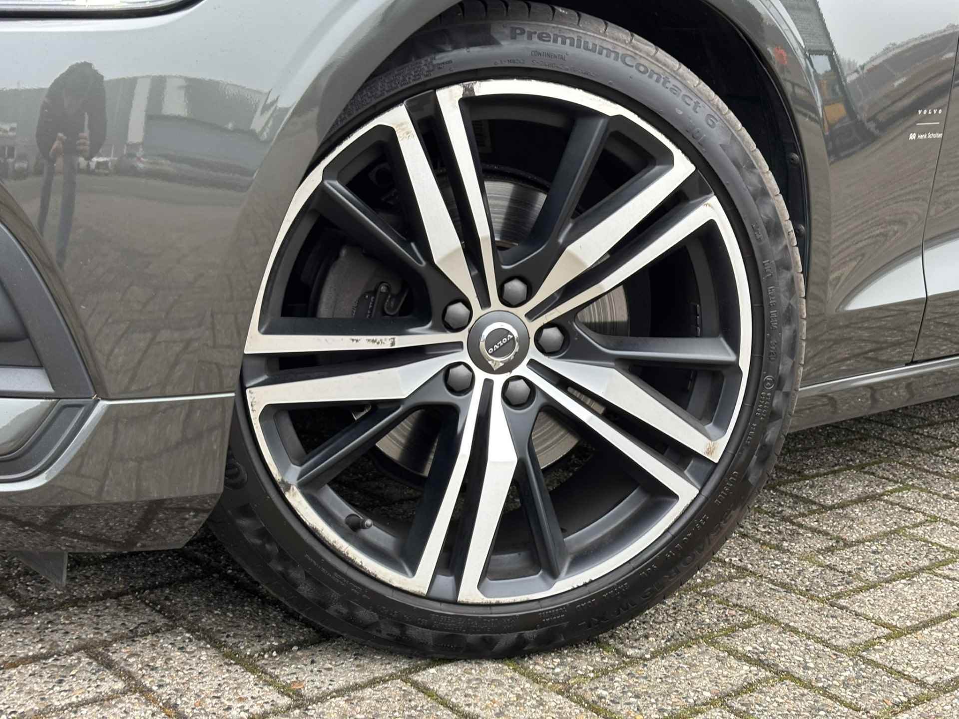 Volvo V60 2.0 B3 Momentum Advantage / Lederen Bekleding / NL Auto / Stoel & Stuurverwarming / Camera / - 8/34