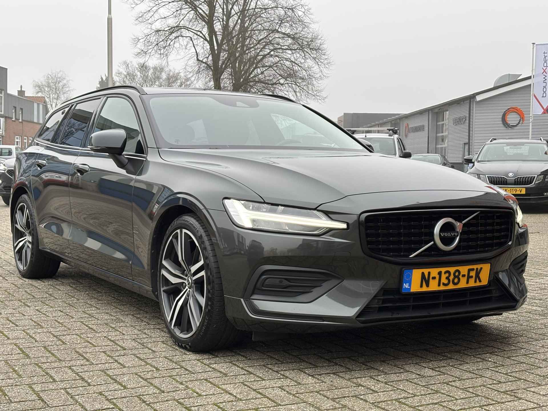 Volvo V60 2.0 B3 Momentum Advantage / Lederen Bekleding / NL Auto / Stoel & Stuurverwarming / Camera / - 29/34