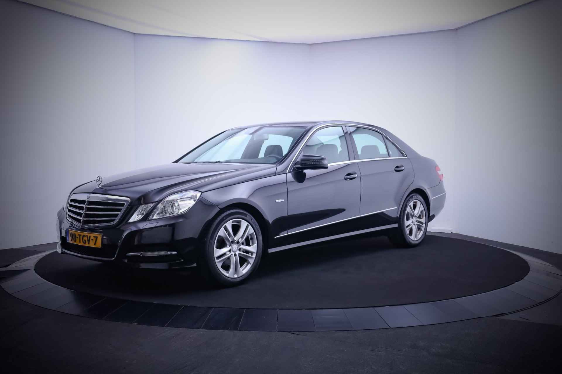 Mercedes-Benz E-Klasse 200 Aut. AVANTGARDE XENON/NAVI/CLIMA/CRUISE/STOELVERW./PDC V+A/TREKHAAK/LMV - 1/25