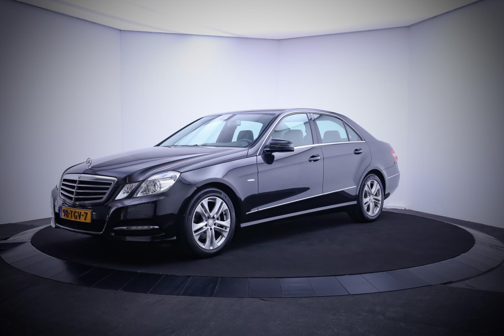 Mercedes-Benz E-Klasse 200 Aut. AVANTGARDE XENON/NAVI/CLIMA/CRUISE/STOELVERW./PDC V+A/TREKHAAK/LMV