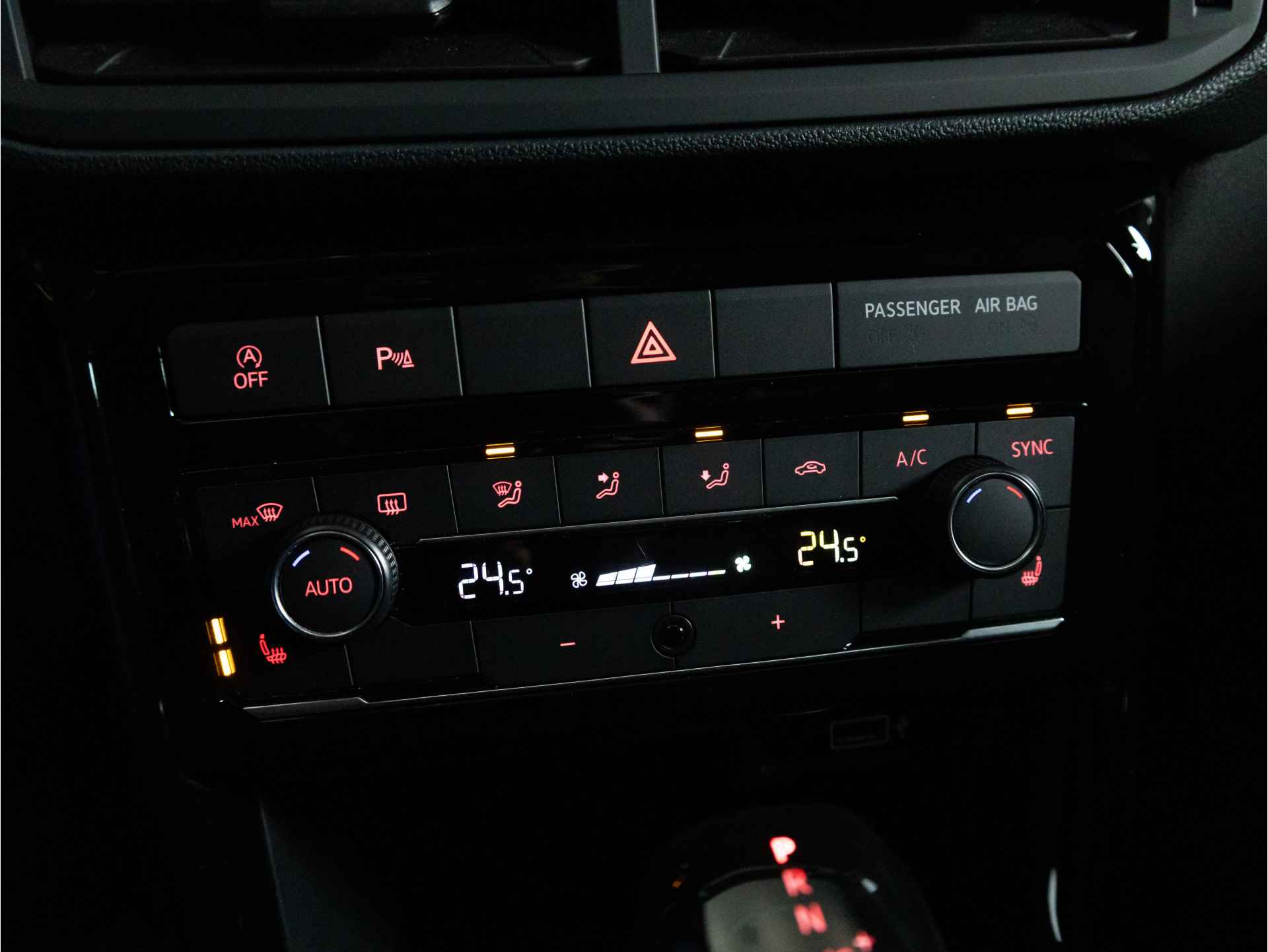 Volkswagen T-Cross AUTOMAAT 1.0 TSI 115 PK DSG Life | Navigatie | Stoelverwarming | Stoelverwarming | Adaptieve Cruise Control | - 10/34