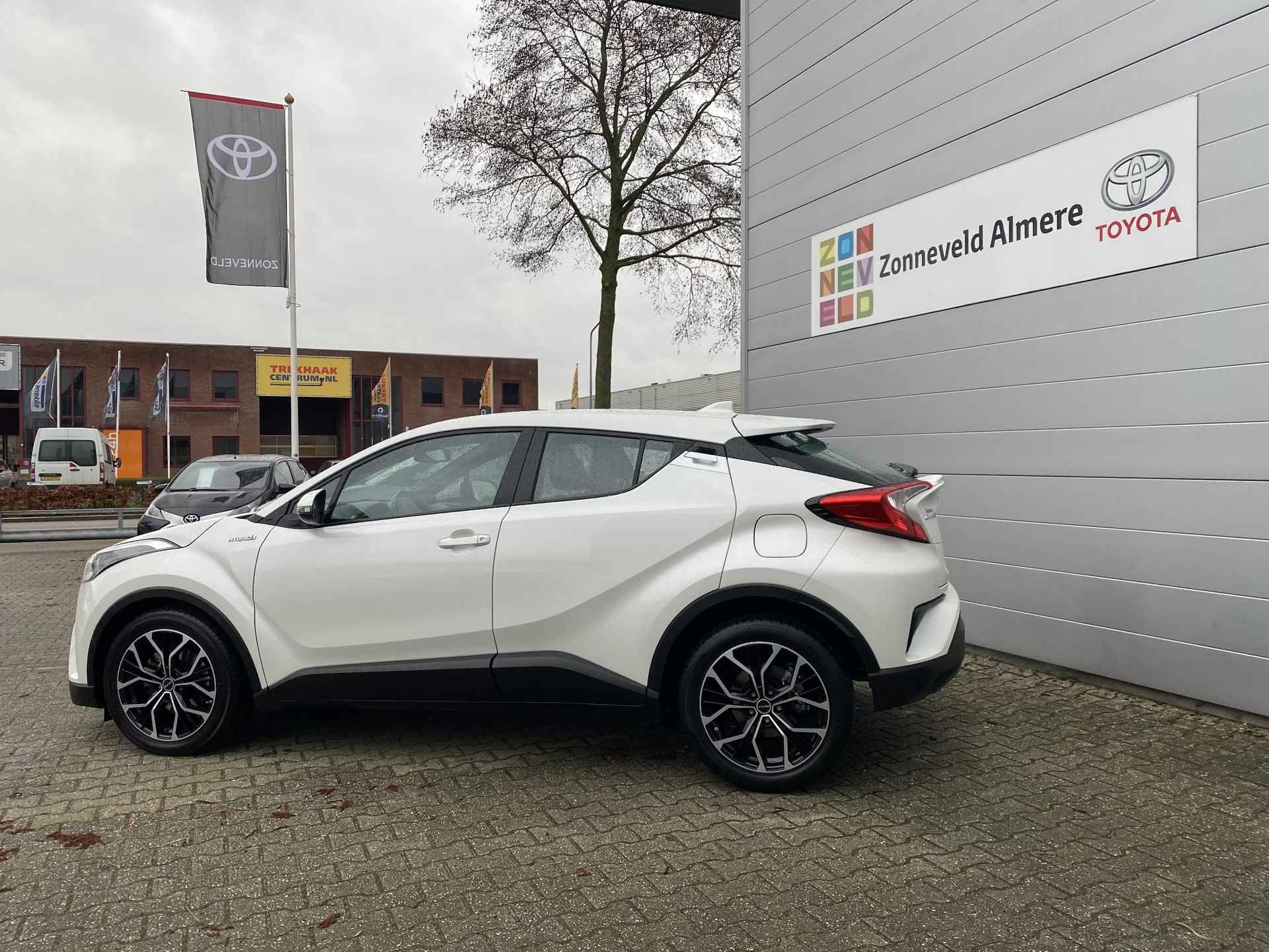 Toyota C-HR 1.8 Hybrid Dynamic - 2/30