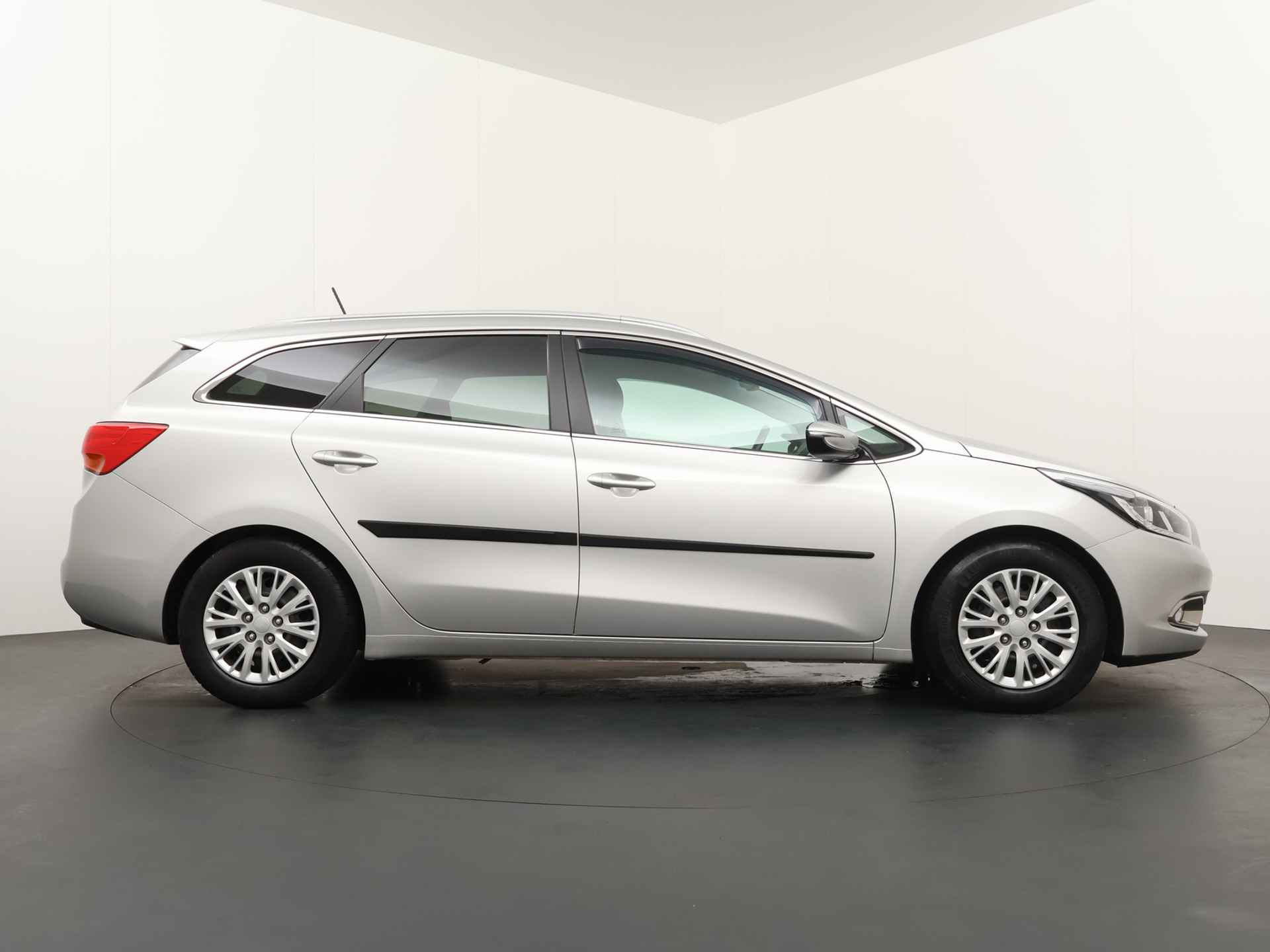 Kia Ceed Sportswagon 1.6 GDI BusinessLine - Navigatie - Trekhaak - Cruise control - 12 maanden Bovag garantie - 10/50