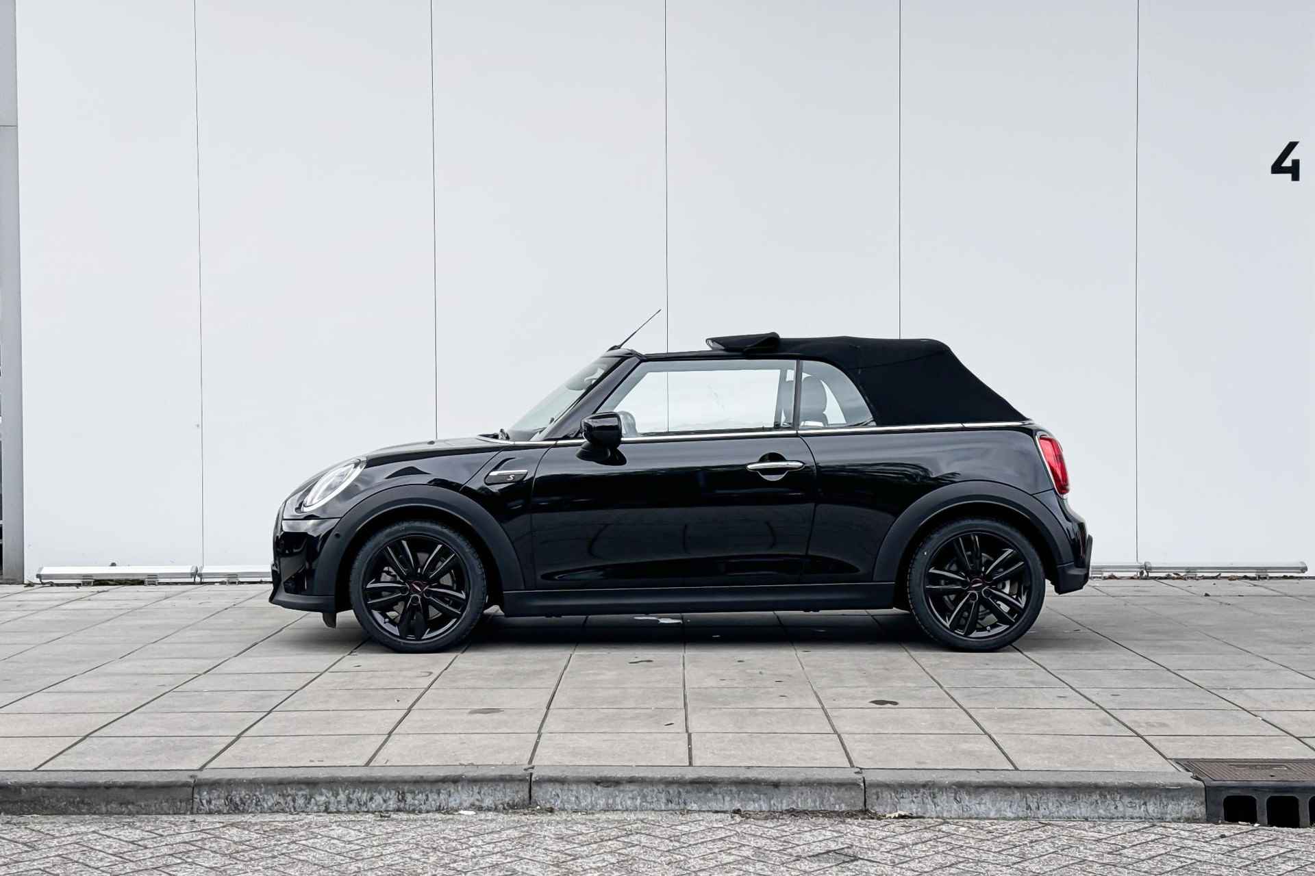 MINI Cabrio Cooper S | Head-Up Display | Harman Kardon | Stoelverwarming | Achteruitrijcamera / Selections - 2/23