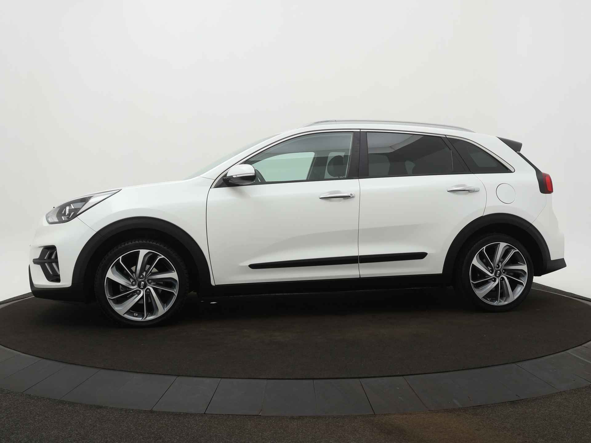 Kia Niro 1.6 GDi Hybrid DynamicLine - Navigatie - Climate Control - Adaptieve Cruise Control - Camera - Fabrieksgarantie tot 08-2026 - 4/49