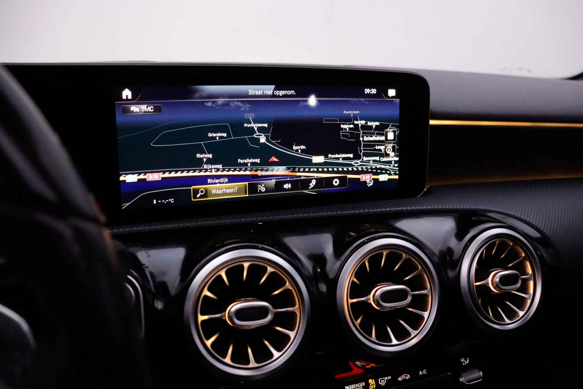 Mercedes-Benz A-Klasse 200 Aut. AMG-Solution PANO/HEAD UP/AMBIENT LIGHT/WIDESCREEN/CAMERA/CARPLAY/STOELVERW./NAVI/BLINDSPOT/LMV - 23/26