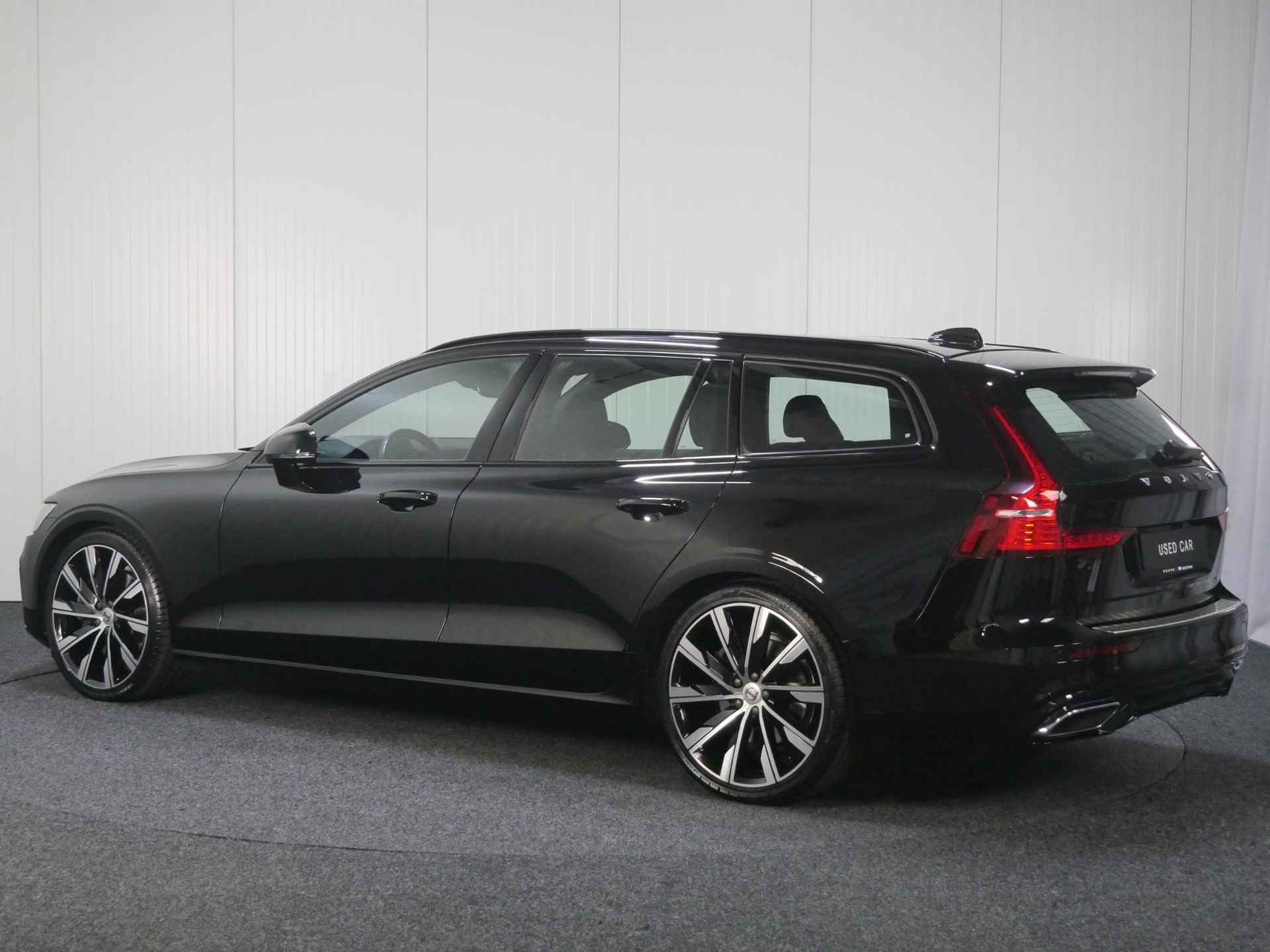 Volvo V60 T5 AUT8 250PK R-Design, Verwarmbare Voorstoelen, Achteruitrijcamera, Harman Kardon, Adaptieve Cruise Control, Dodehoekdetectie Met Correctie, Elektrisch Bedienbare Achterklep, Parkeersensoren, Rijstrooksensor Met Correctie - 3/48