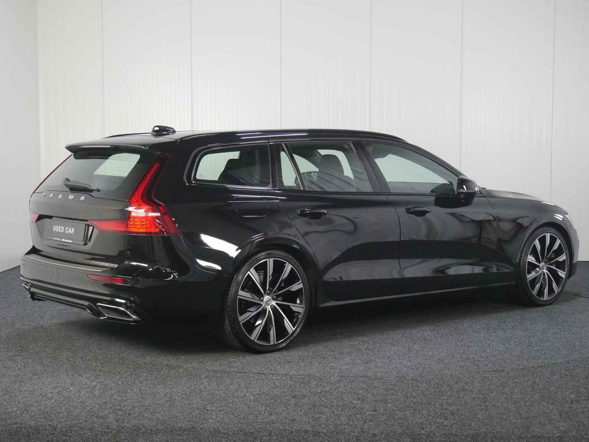 Volvo V60 T5 AUT8 250PK R-Design, Verwarmbare Voorstoelen, Achteruitrijcamera, Harman Kardon, Adaptieve Cruise Control, Dodehoekdetectie Met Correctie, Elektrisch Bedienbare Achterklep, Parkeersensoren, Rijstrooksensor Met Correctie - 7/48