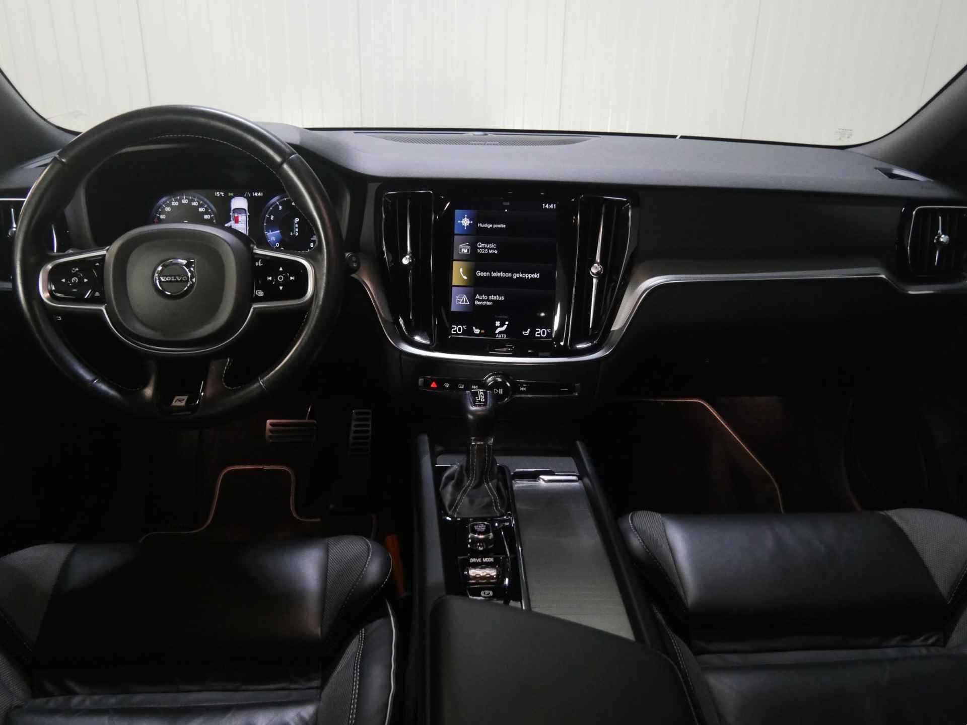 Volvo V60 T5 AUT8 250PK R-Design, Verwarmbare Voorstoelen, Achteruitrijcamera, Harman Kardon, Adaptieve Cruise Control, Dodehoekdetectie Met Correctie, Elektrisch Bedienbare Achterklep, Parkeersensoren, Rijstrooksensor Met Correctie - 22/48