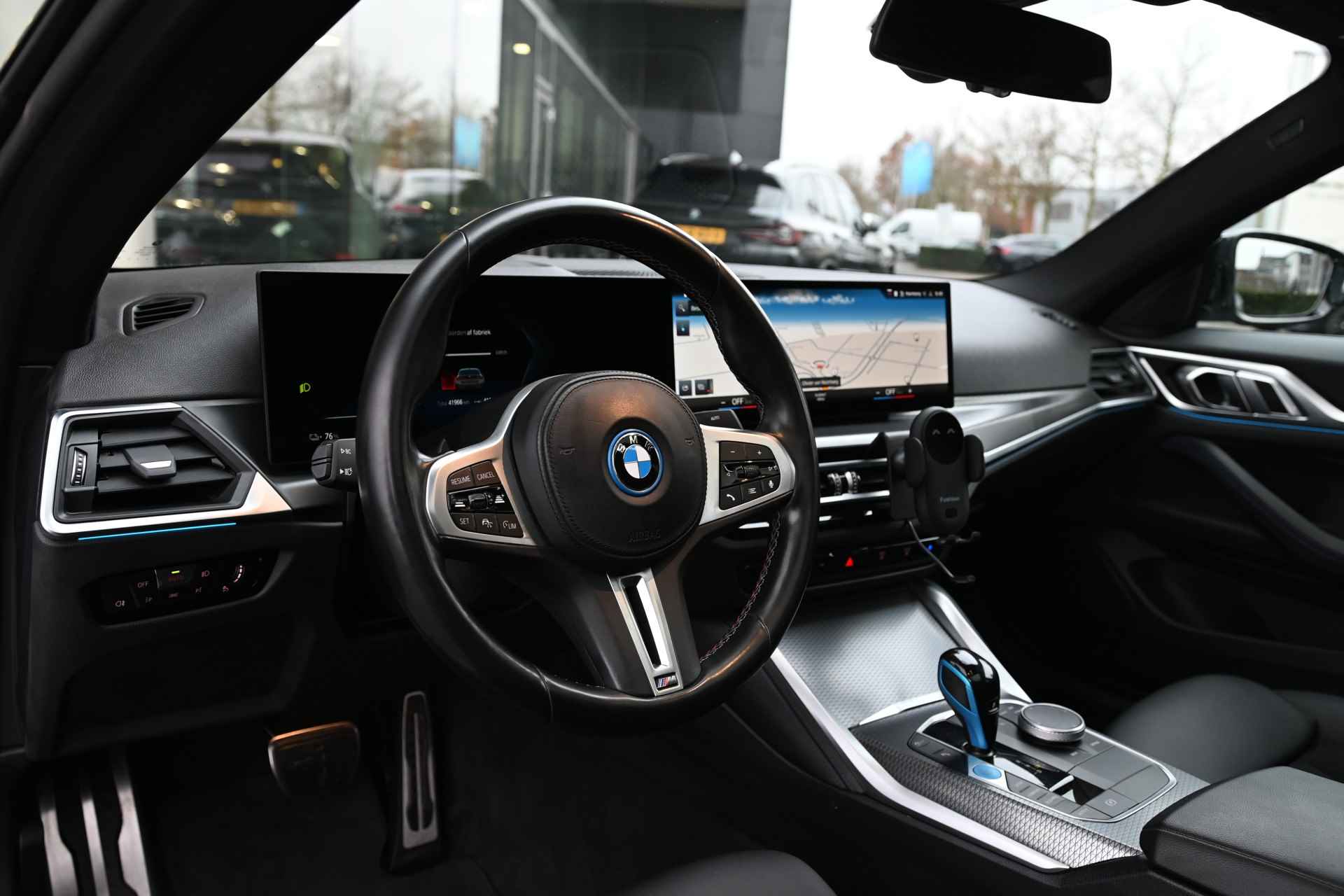 BMW i4 M50 / BMW M 50 Jahre uitvoering / Schuif-kanteldak / M Adaptief onderstel / Parking Assistant / Live Cockpit Plus / Cruise Control - 9/26