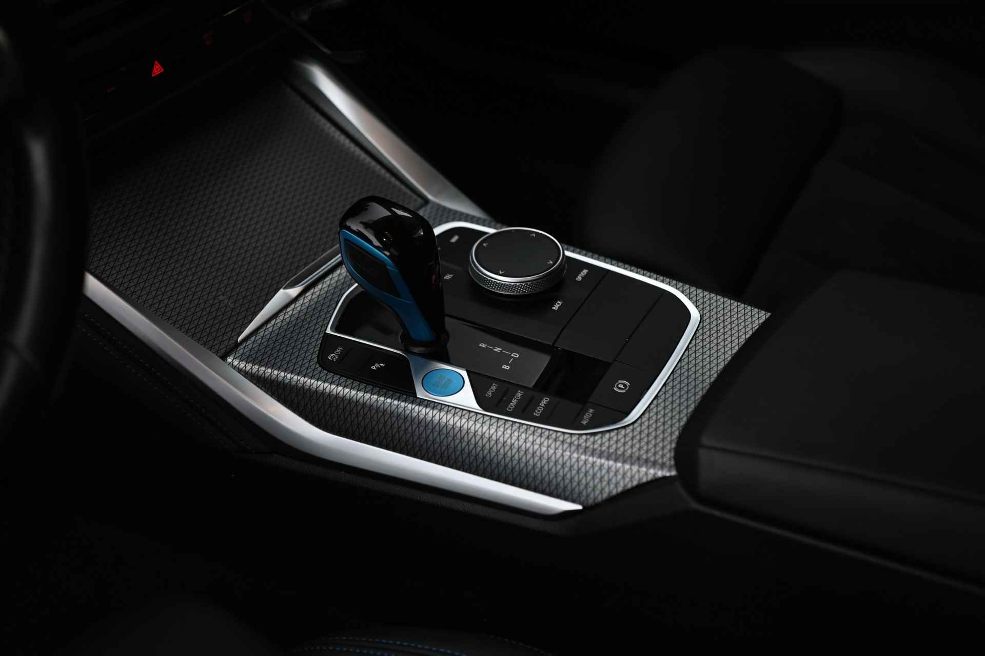 BMW i4 M50 / BMW M 50 Jahre uitvoering / Schuif-kanteldak / M Adaptief onderstel / Parking Assistant / Live Cockpit Plus / Cruise Control - 18/26