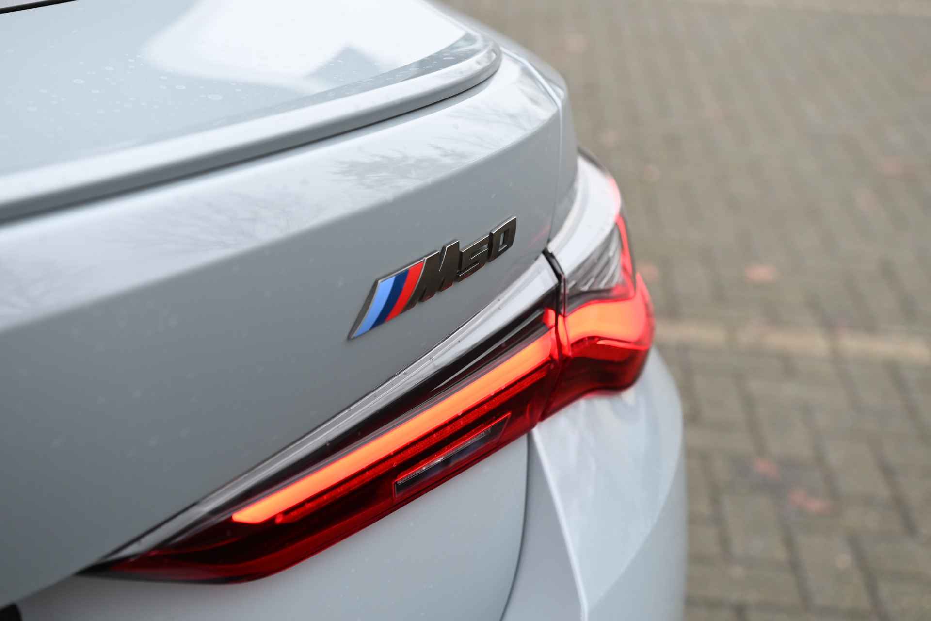 BMW i4 M50 / BMW M 50 Jahre uitvoering / Schuif-kanteldak / M Adaptief onderstel / Parking Assistant / Live Cockpit Plus / Cruise Control - 26/26