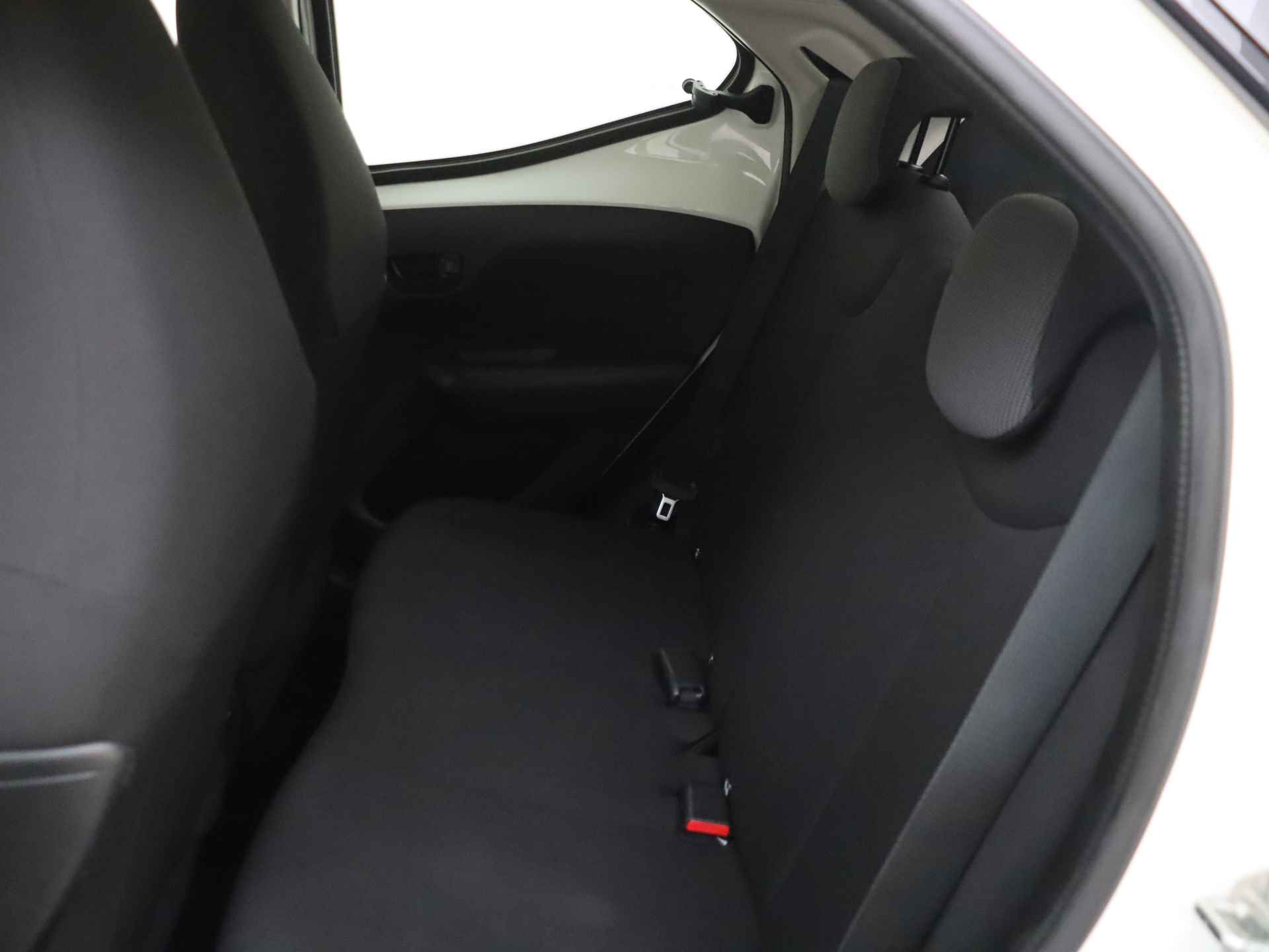 Toyota Aygo 1.0 VVT-i x-fun | Airconditioning | Electrische Ramen - 13/36