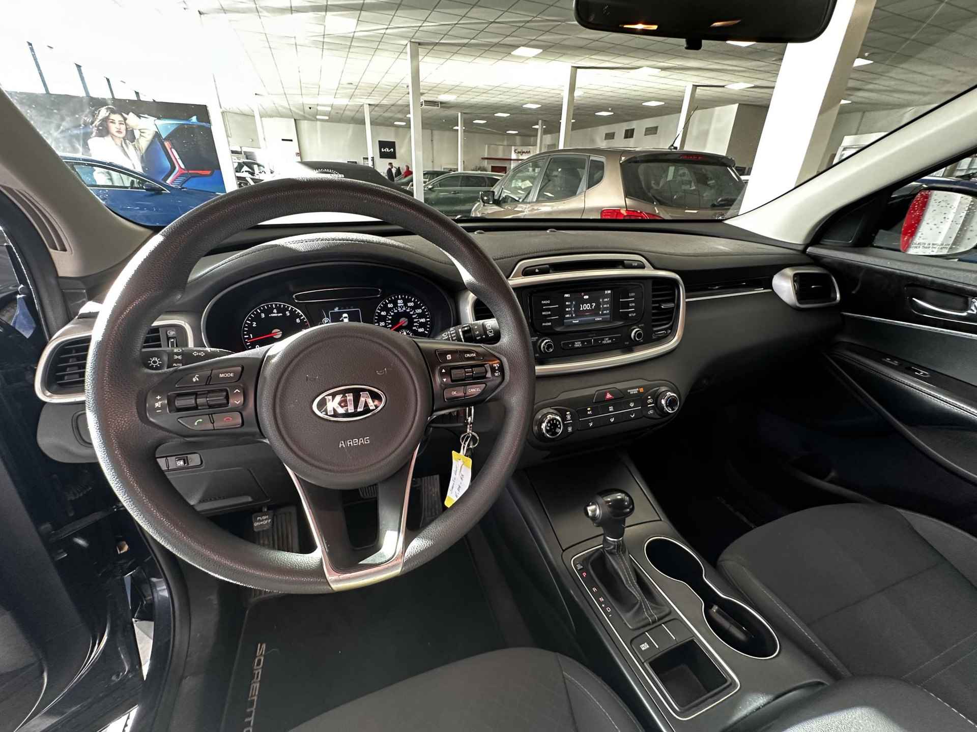 Kia Sorento 3.3 V6 Automaat Dynamic Uniek! 1 Exemplaar van in Nederland met een heerlijke V6 benzine motor met Automaat. - 10/26