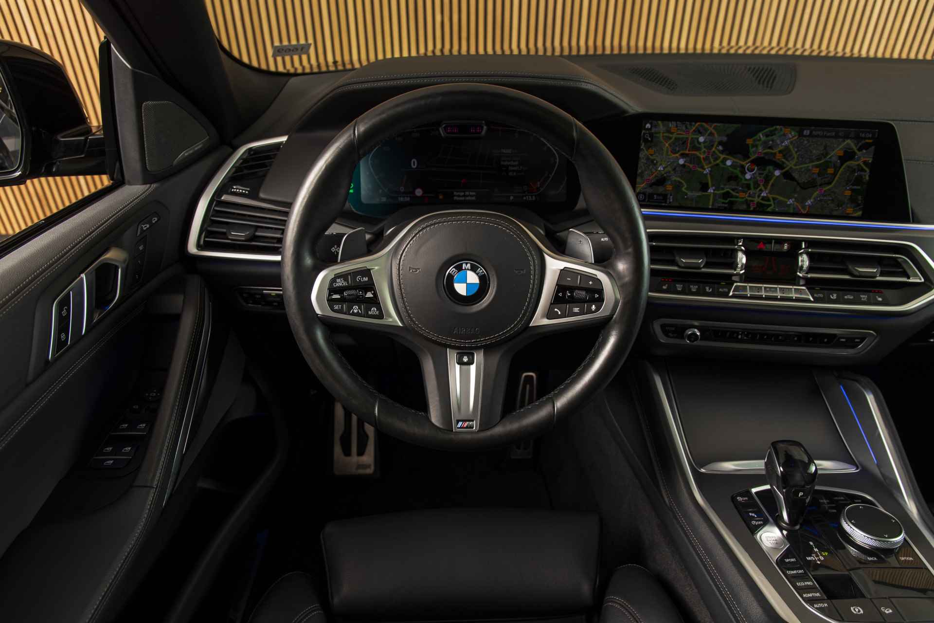 BMW X6 xDrive40i M-SPORT-20"-H/K-PANO-HUD - 16/33