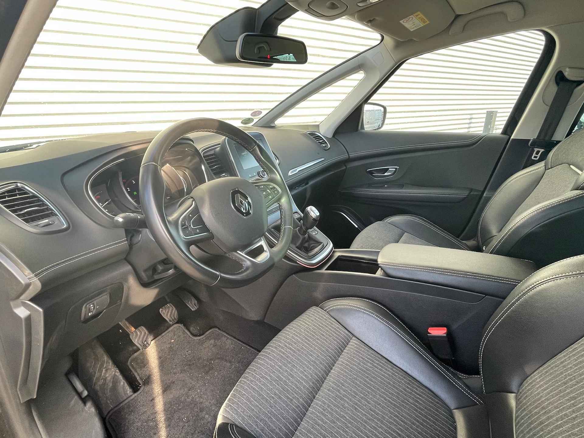 Renault Grand Scénic 1.3 TCe 140 Intens 7p. - 14/32