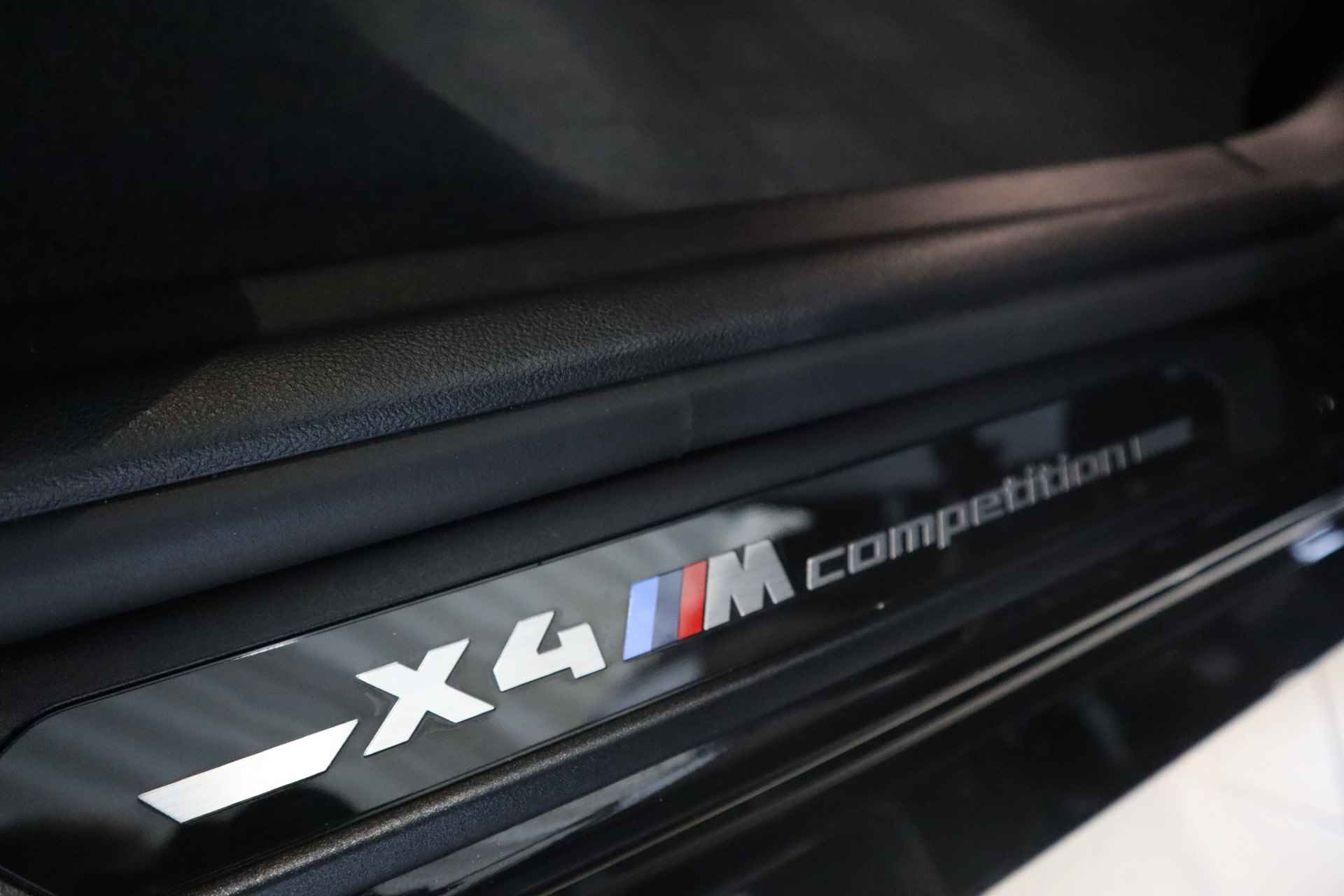 BMW X4 M Competition Driving Assistant Panorama dak / Individual Leder 'Tartufo' - 17/33