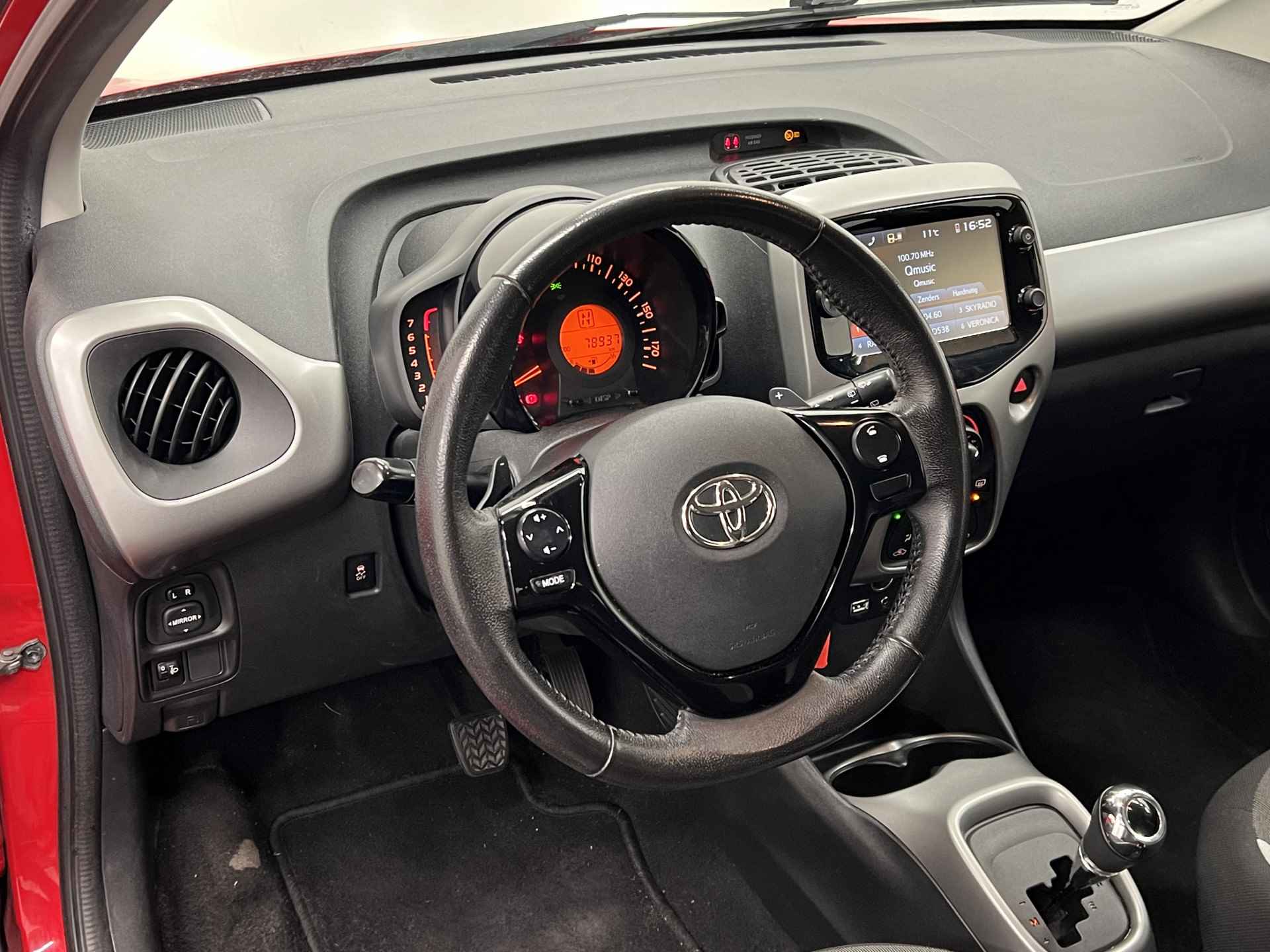 Toyota Aygo 1.0 VVT-i x-play | AIRCO | CAMERA | BLEUTOOTH | - 2/37