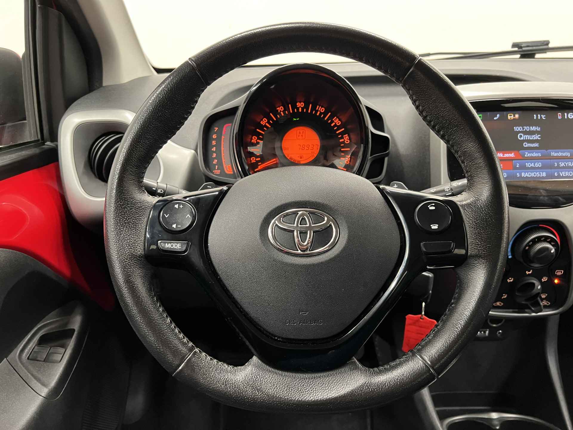 Toyota Aygo 1.0 VVT-i x-play | AIRCO | CAMERA | BLEUTOOTH | - 6/37