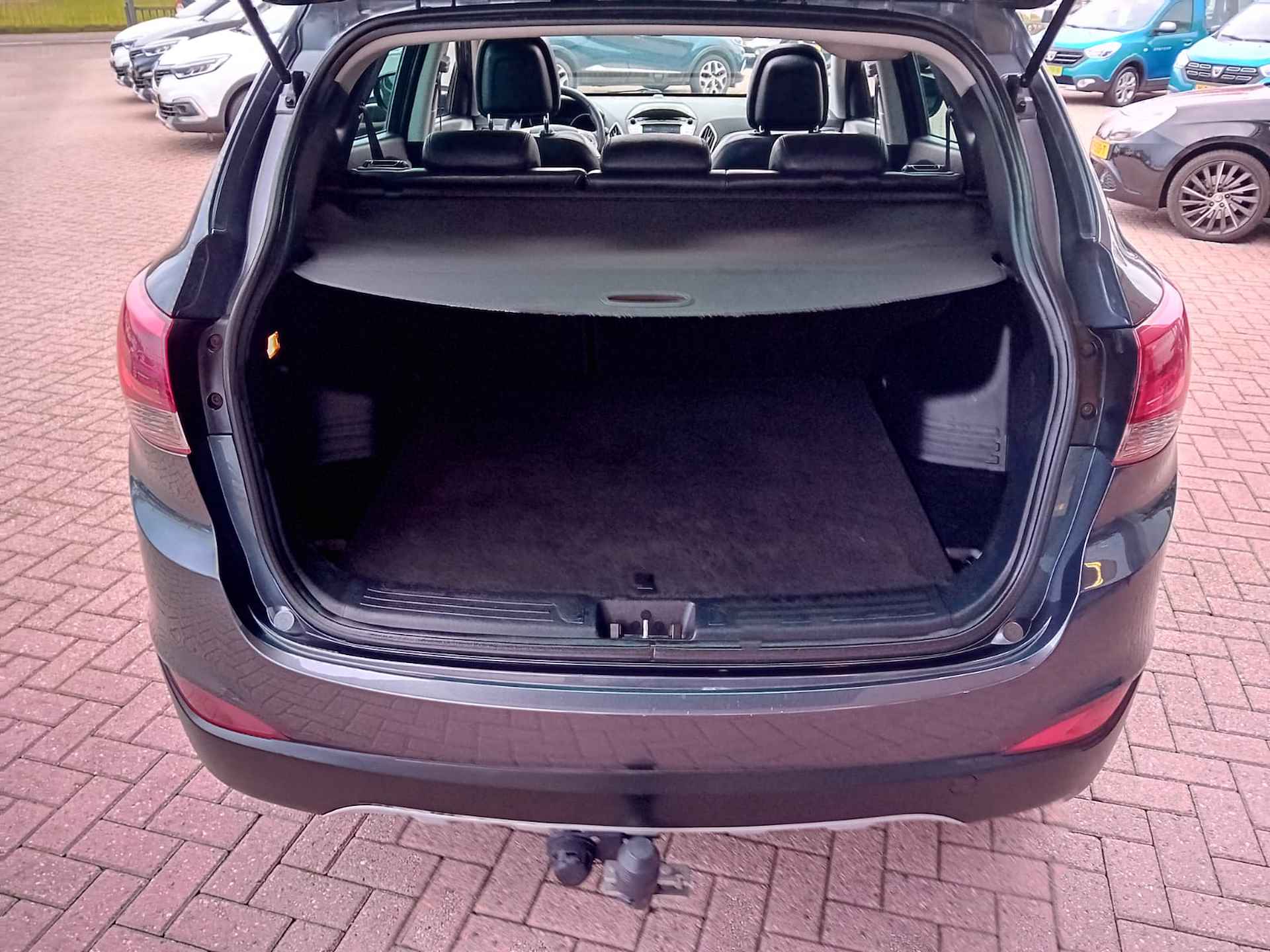 Hyundai ix35 2.0i i-Catcher Automaat, Airco(automatisch), Multimediasysteem, Bluetooth, Navigatie, Camera, Cruise control, Panorama schuif ka Lichtmetalen velgen, BOVAG - 10/30