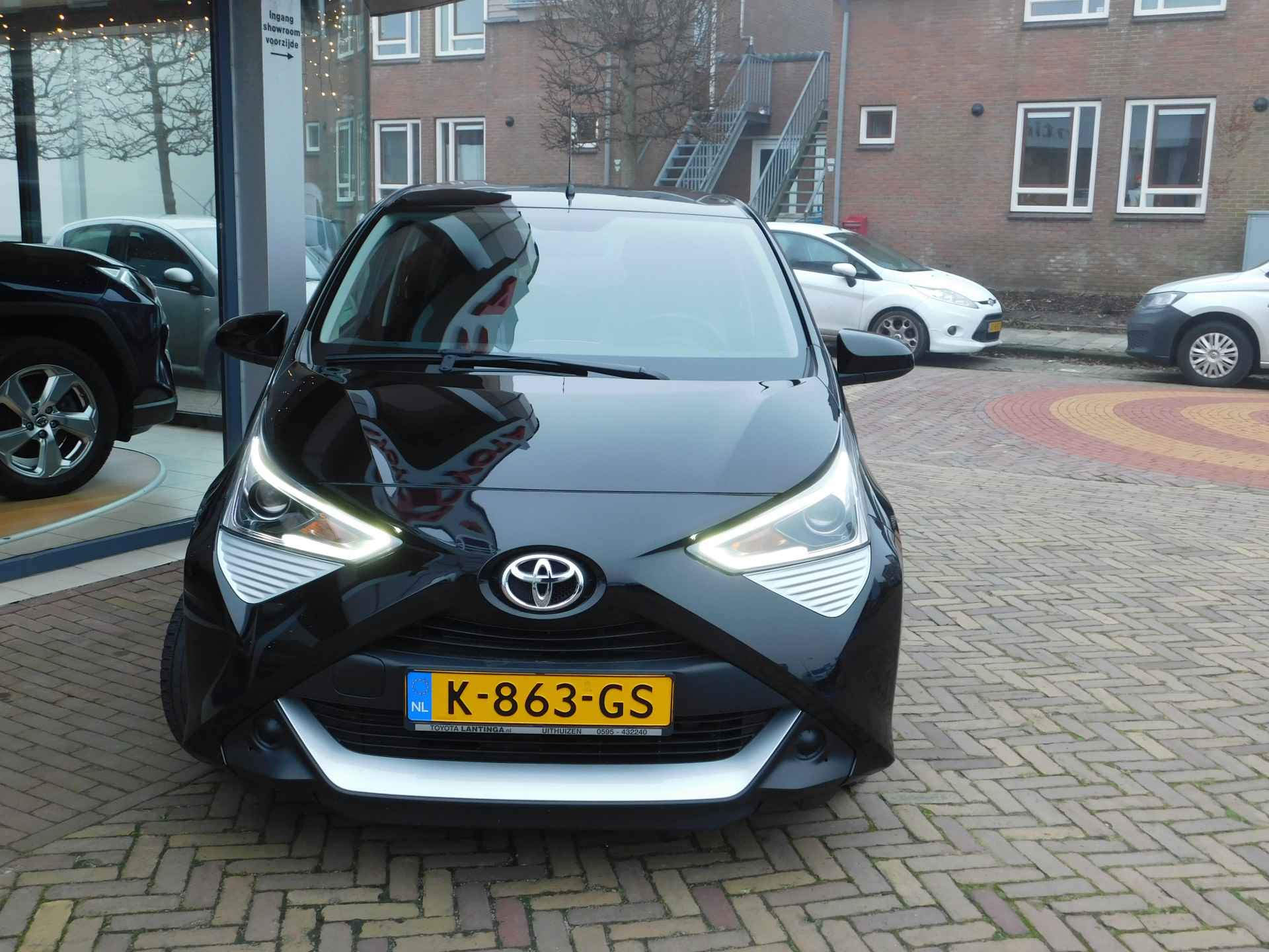 Toyota Aygo 1.0 VVT-i x-play | Achteruitrijcamera | Apple Carplay Android Auto | - 11/52