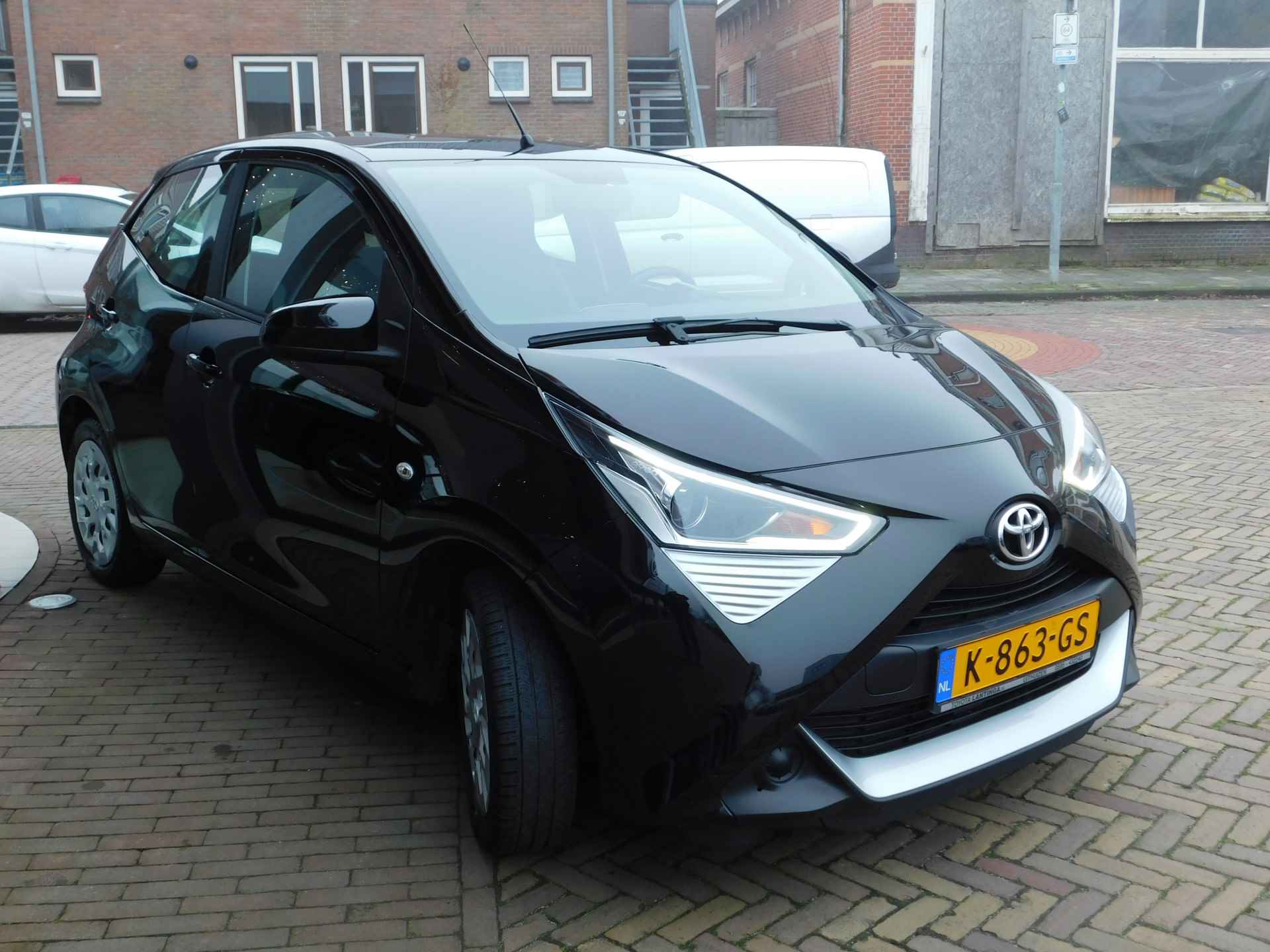 Toyota Aygo 1.0 VVT-i x-play | Achteruitrijcamera | Apple Carplay Android Auto | - 13/52